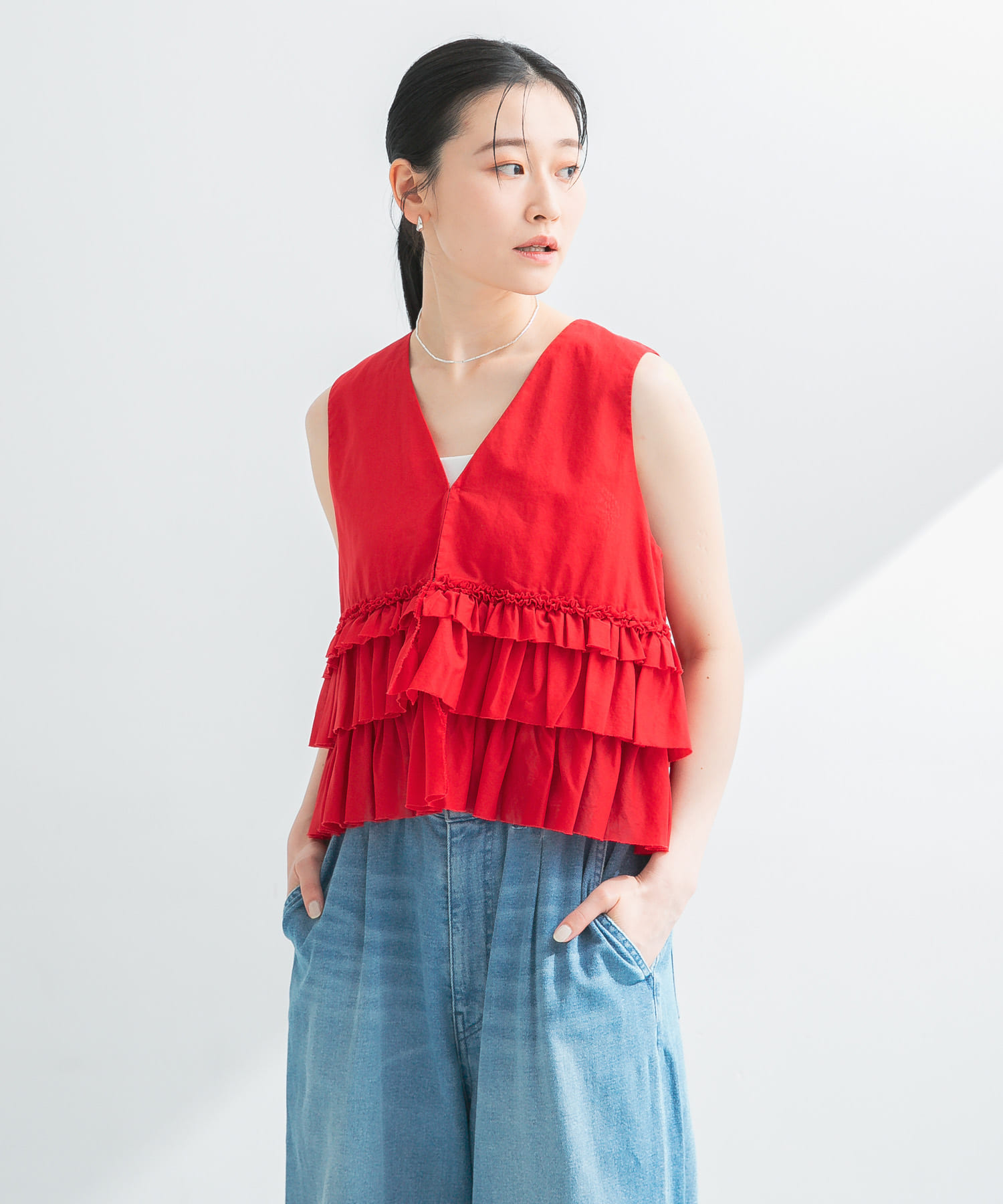 新品タグ付き ノースリーブフリルブラウス 黒 ブラック アーバンリサーチ 完売 URBAN RESEARCH ブラウス シャツ ノースリーブフリルブラウス