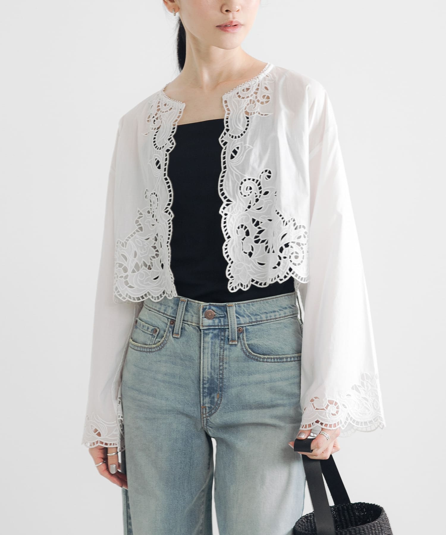 カットワークレース刺繍ブラウス