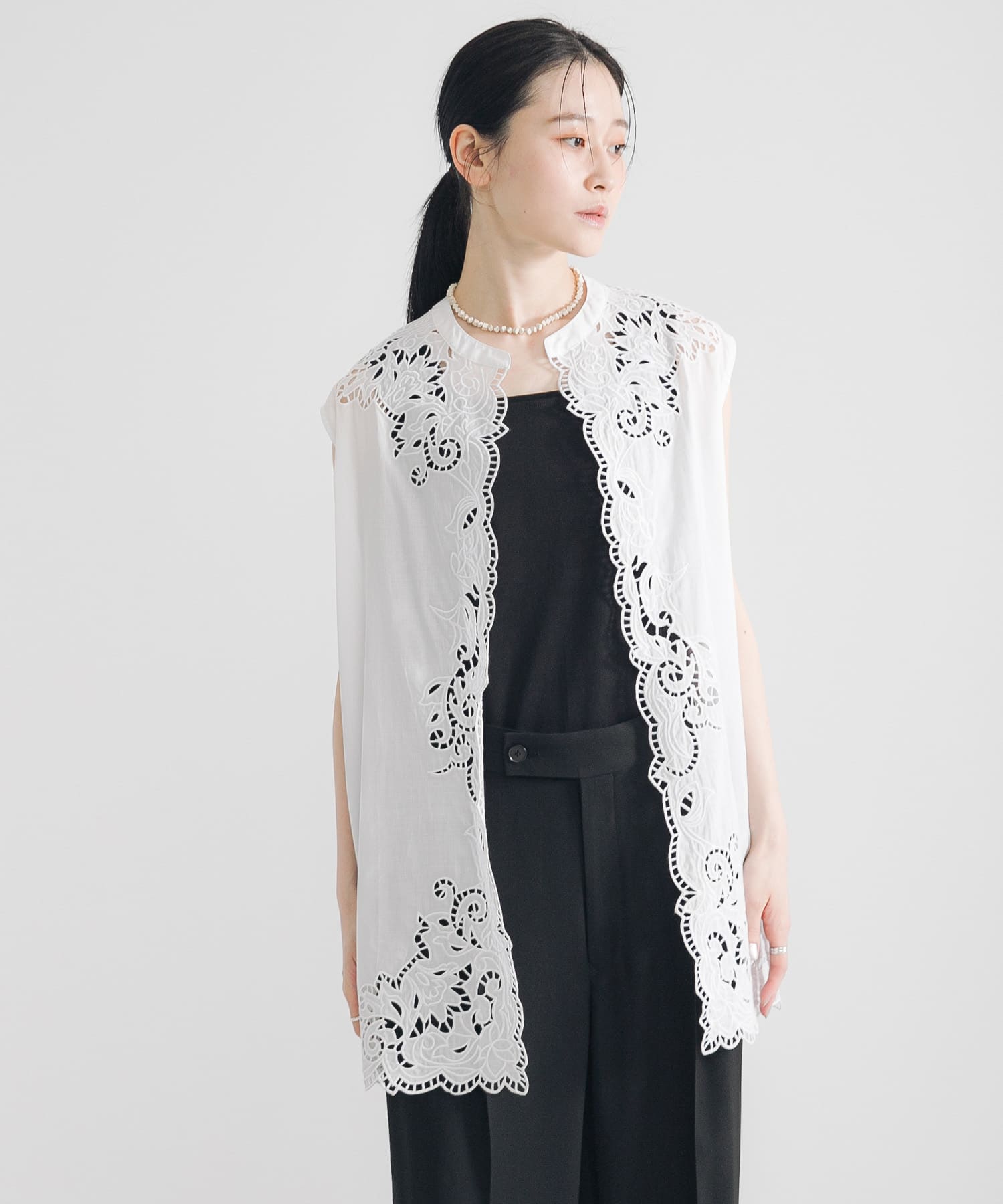カットワークレース刺繍ジレ