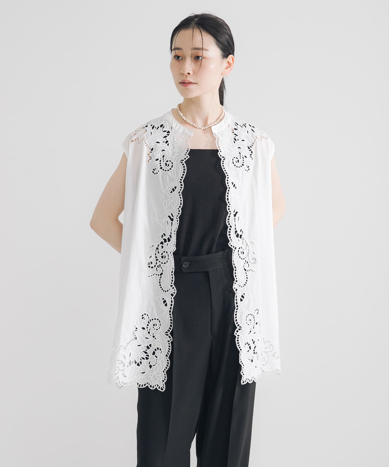 カットワークレース刺繍ジレ(FREE OFF): トップス｜URBAN