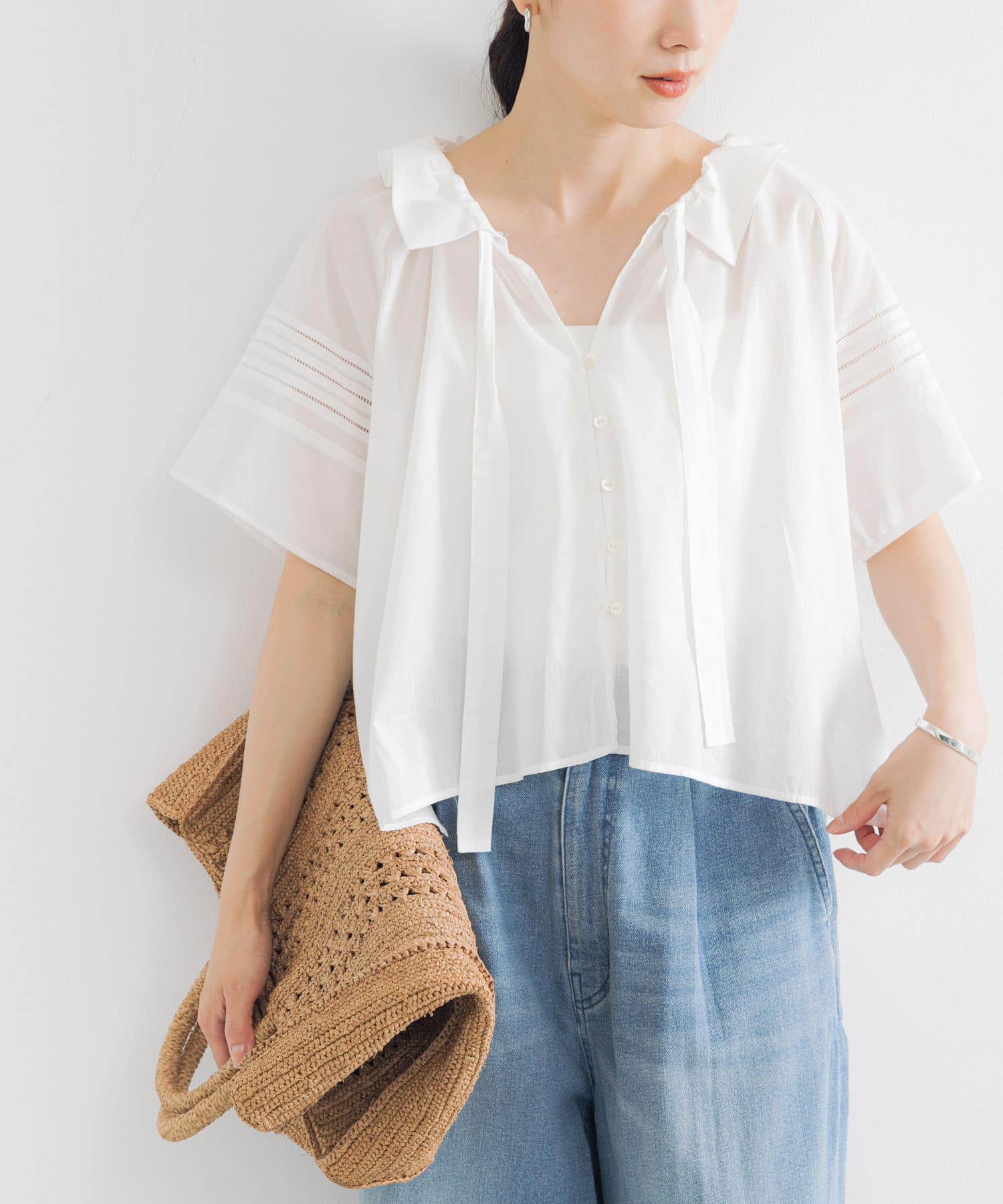 ハーフスリーブフリルカラーブラウス