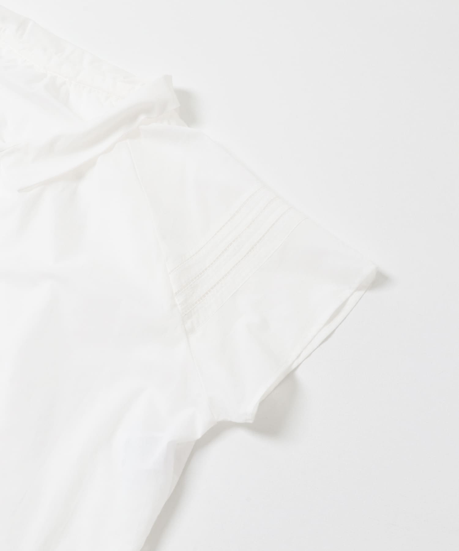 ハーフスリーブフリルカラーブラウス OFF FREE