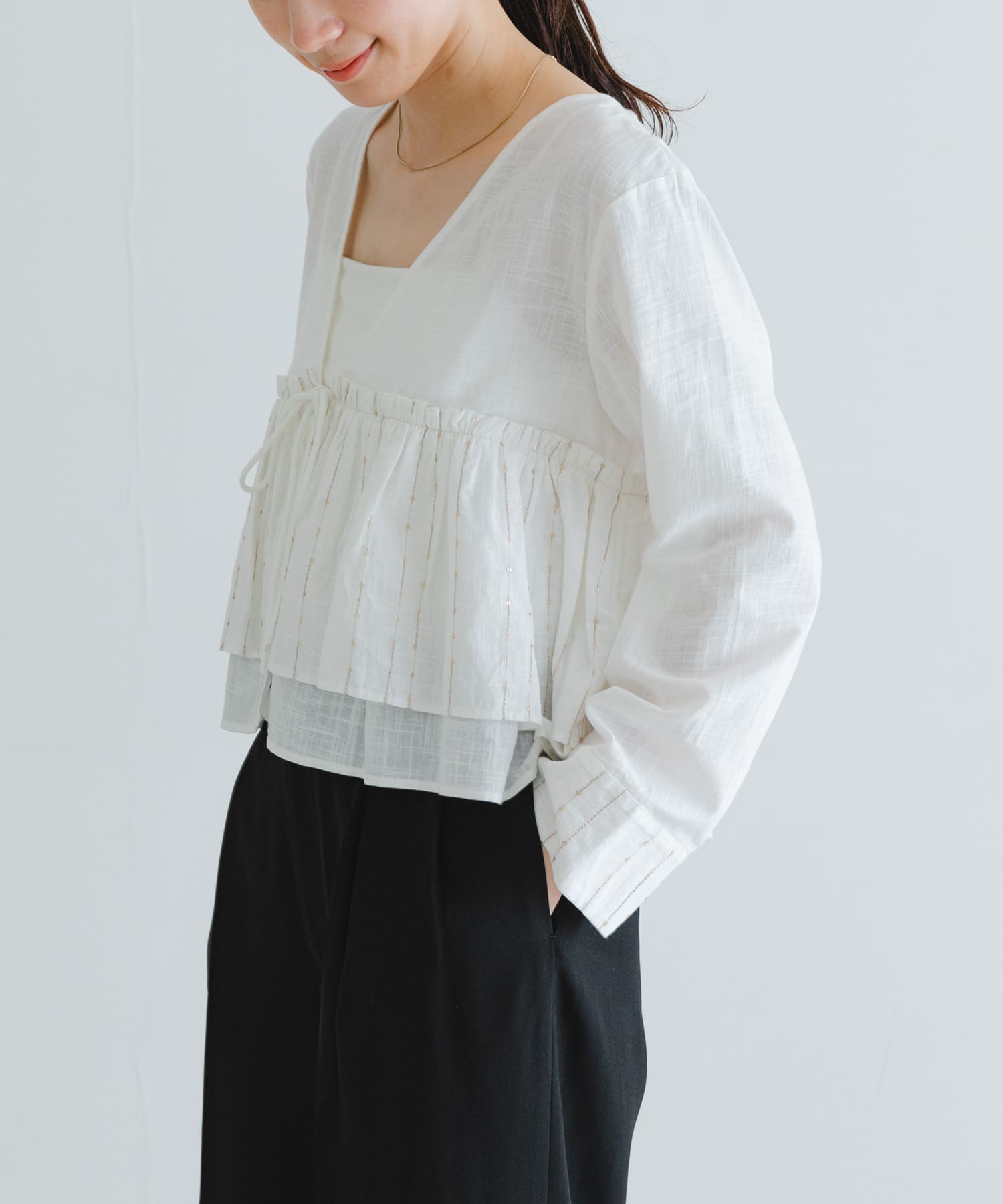 スパンコール刺繍ブラウス