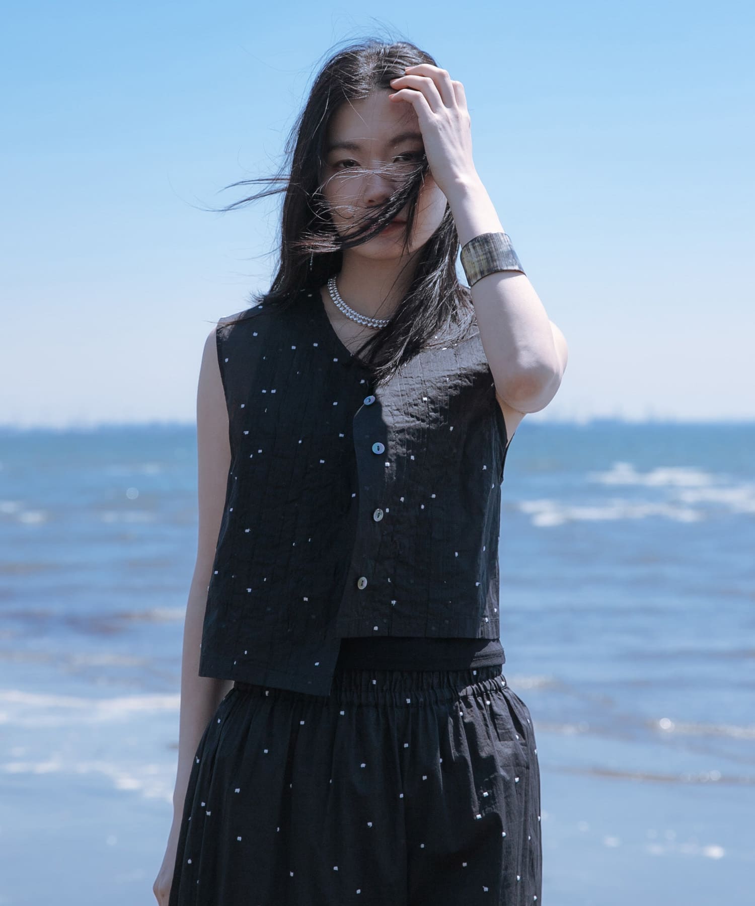 new basic　オーガンジードットピンタックベスト