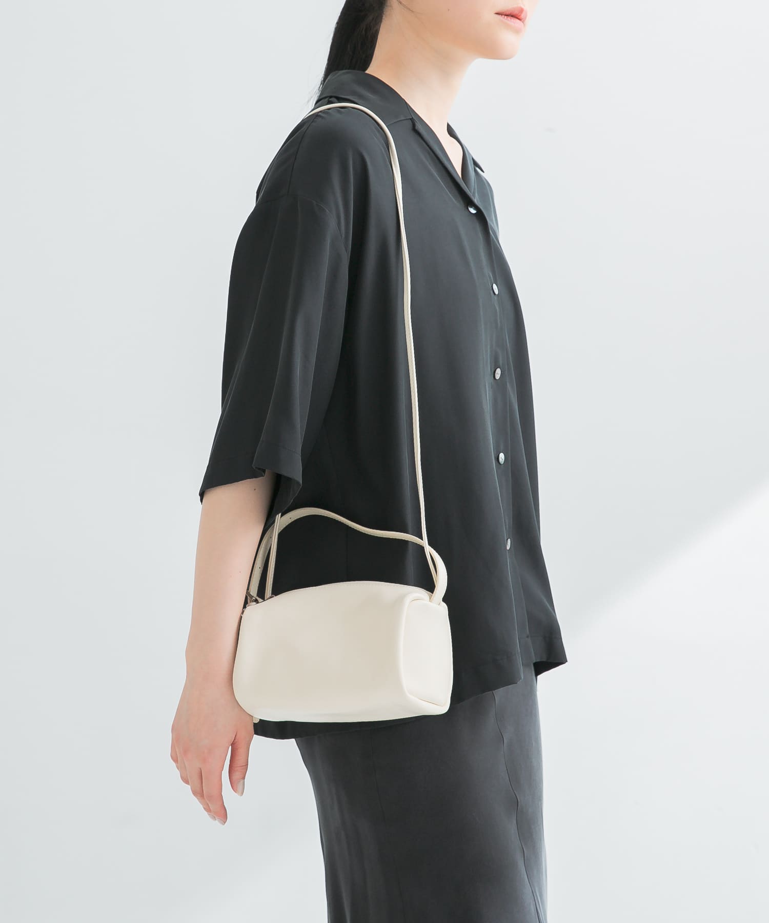 LEATHER SQUARE SHOULDER IVORY -