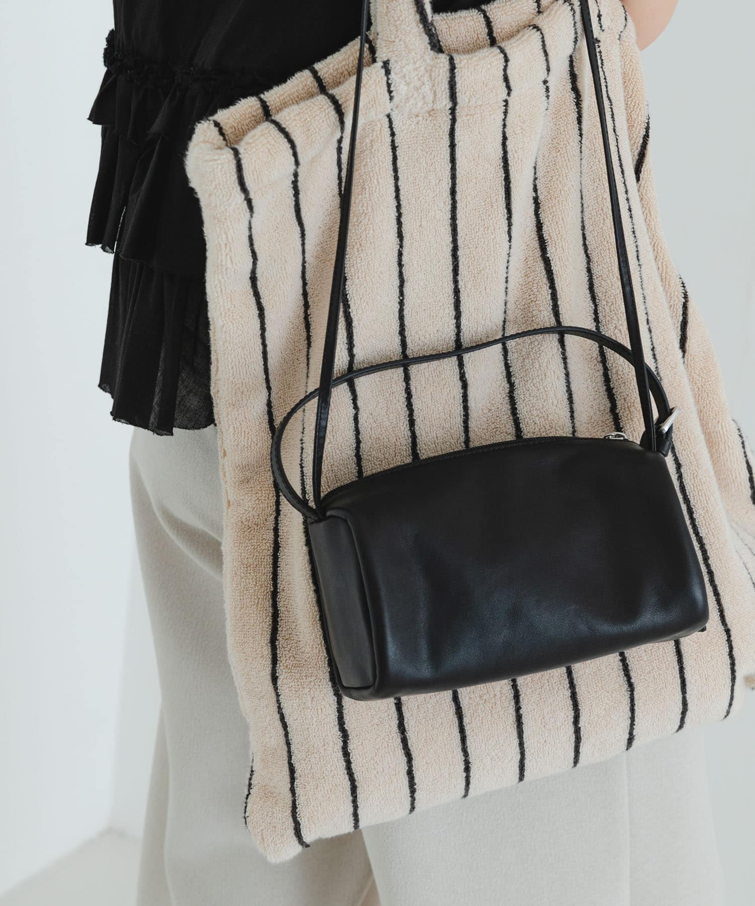 LEATHER SQUARE SHOULDER BLACK -
