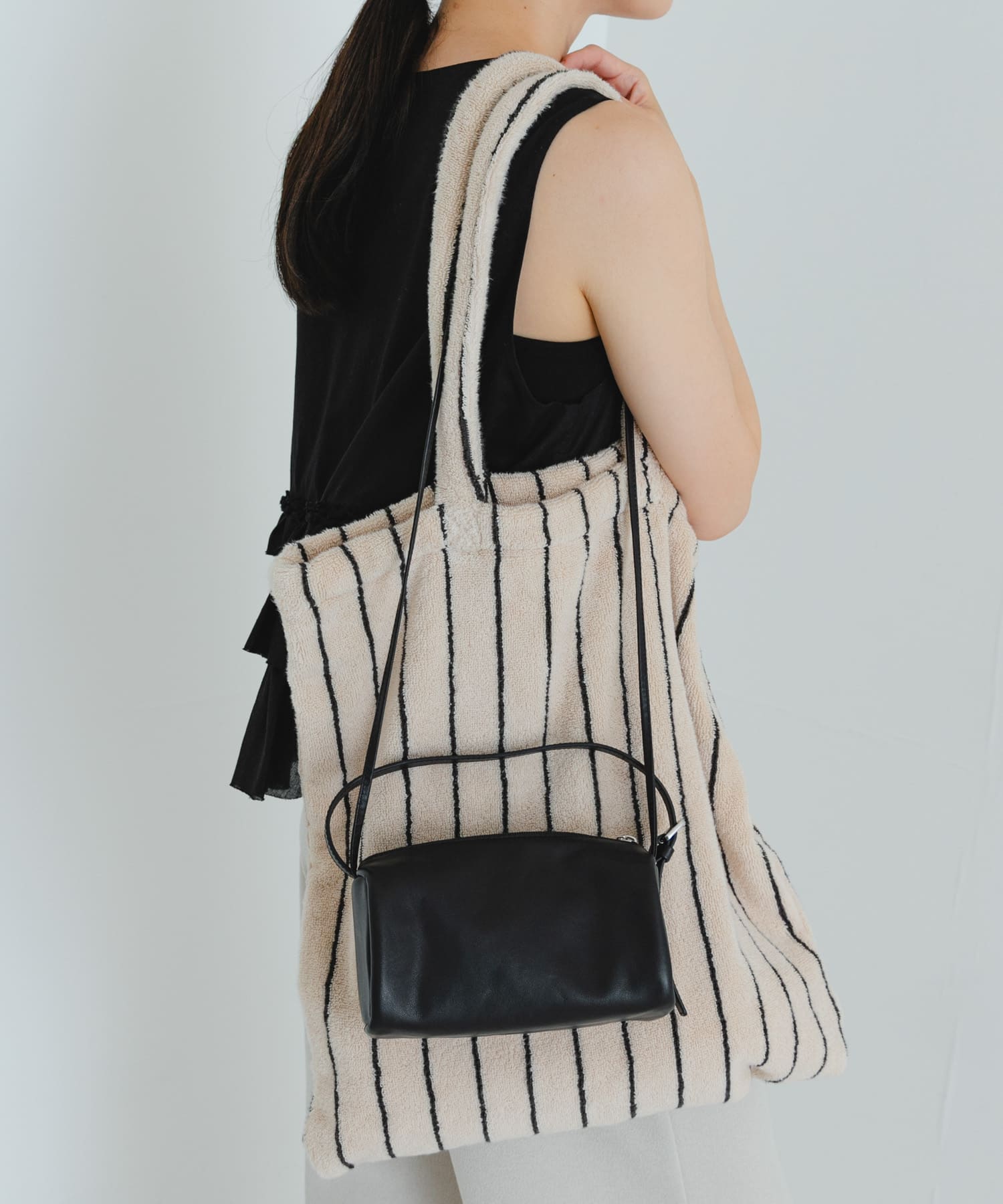 LEATHER SQUARE SHOULDER BLACK -