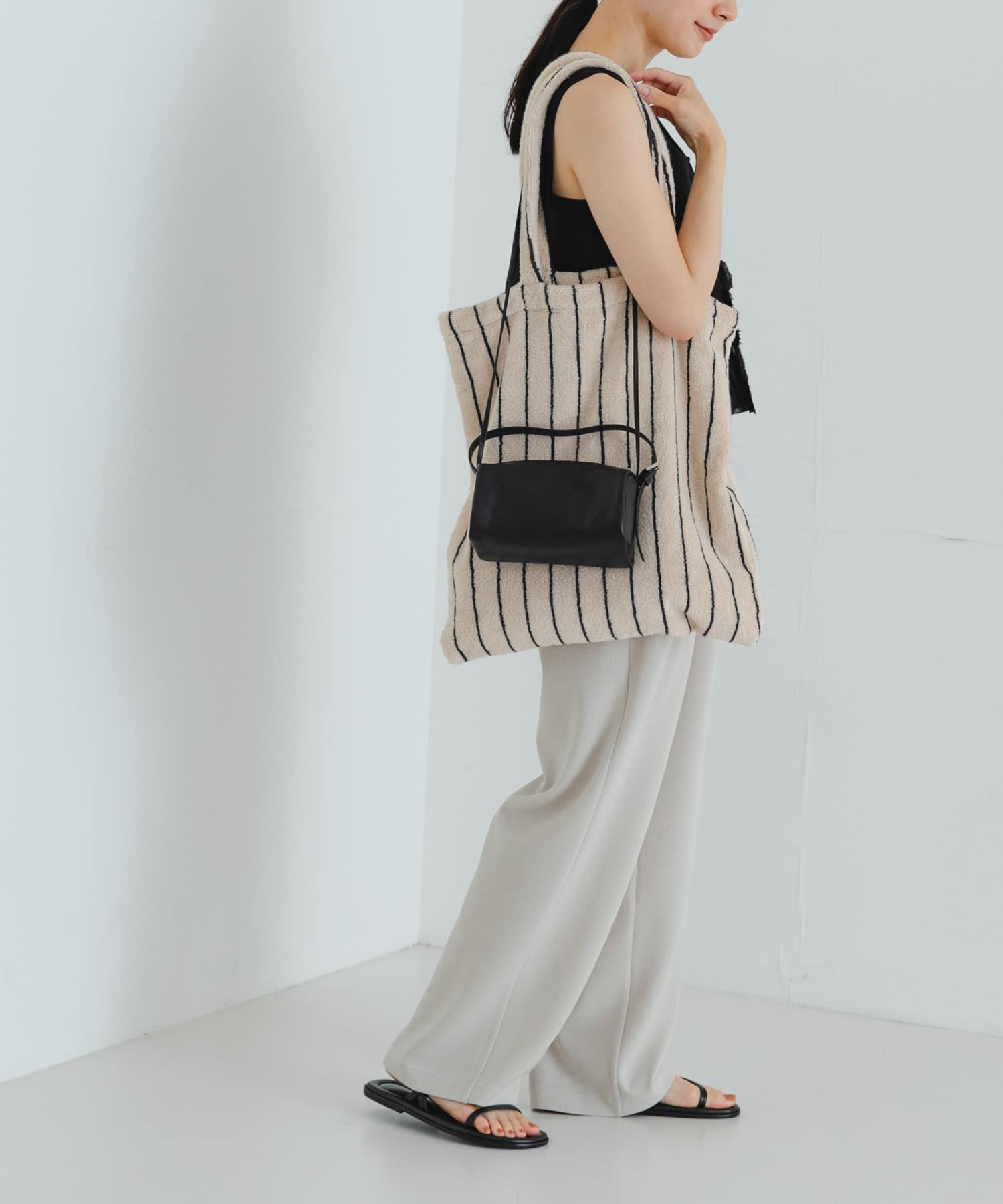 LEATHER SQUARE SHOULDER BLACK -
