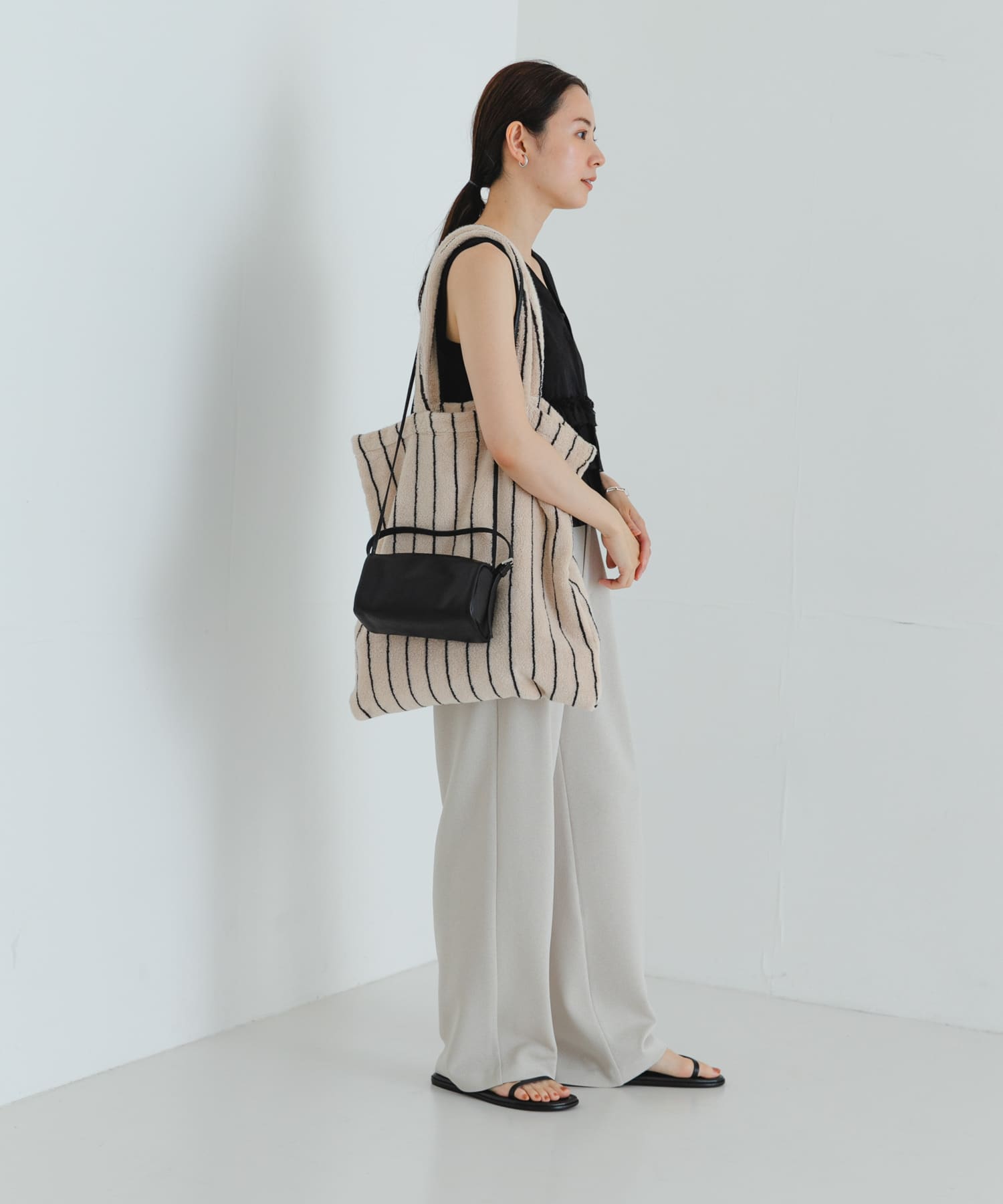 LEATHER SQUARE SHOULDER BLACK -
