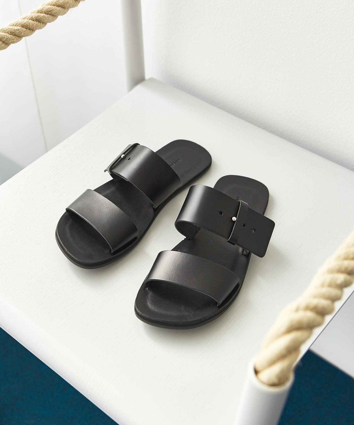 レザーサンダル