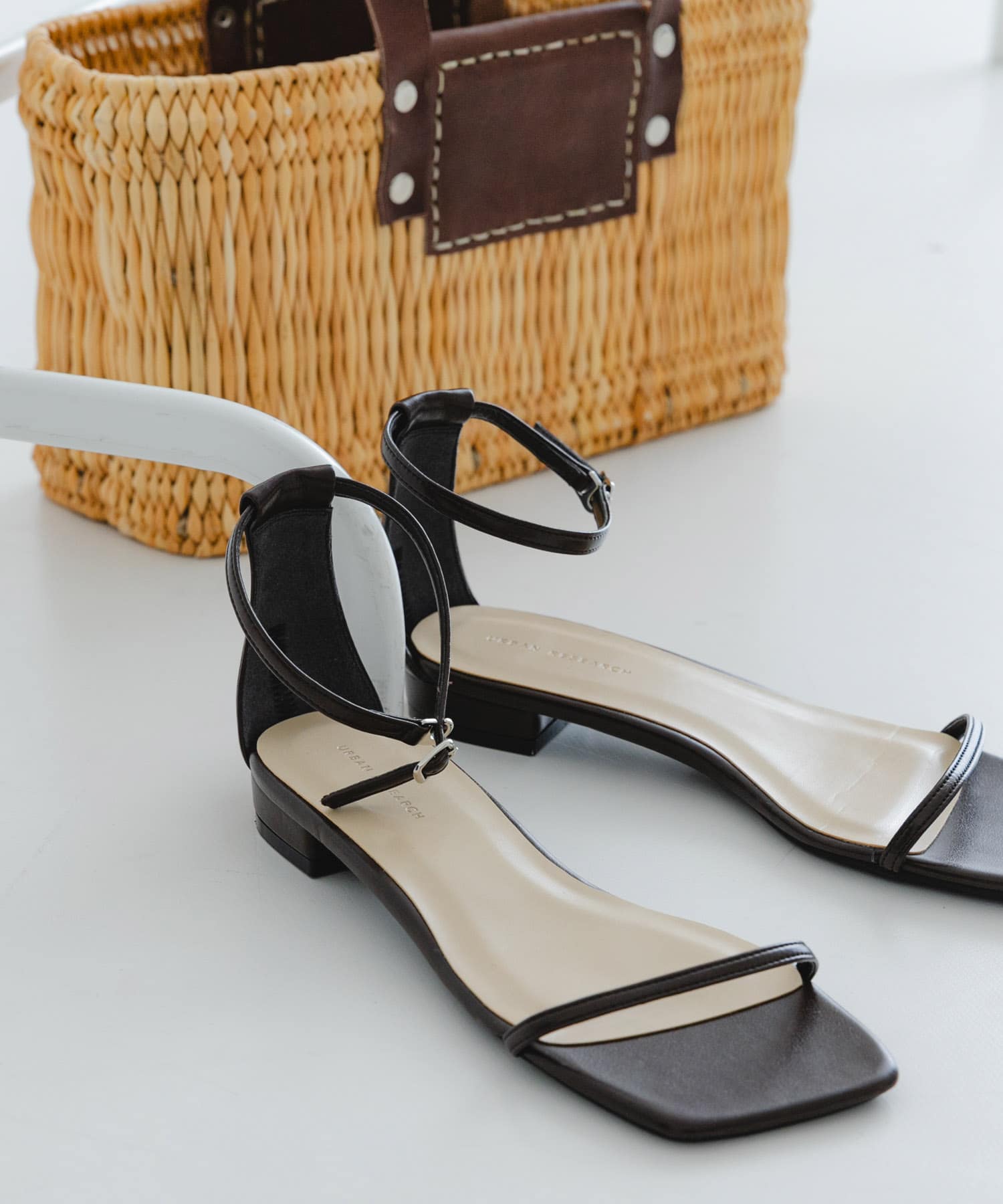 ナローストラップサンダル BROWN 36