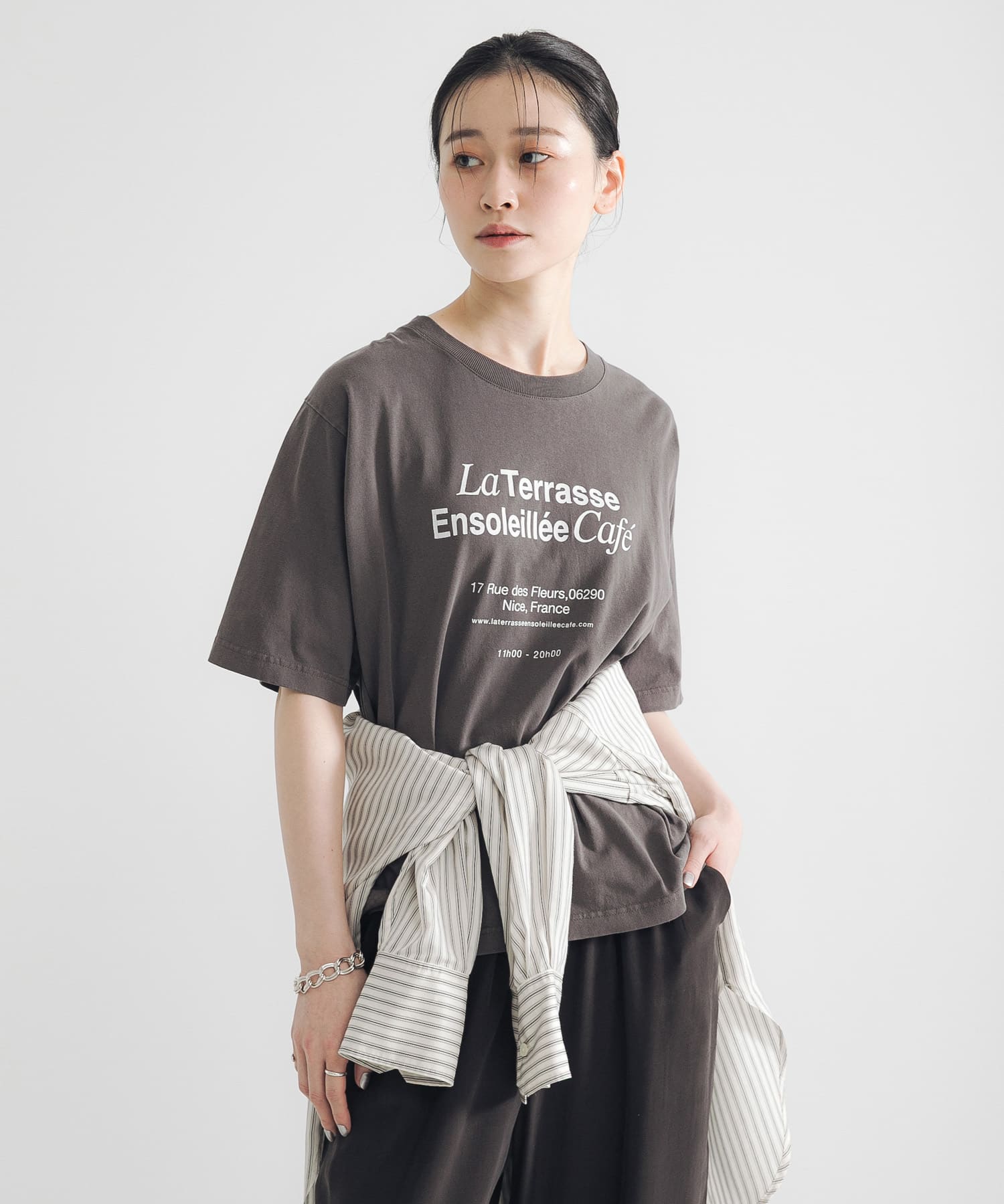グラフィックスーベニアTシャツ