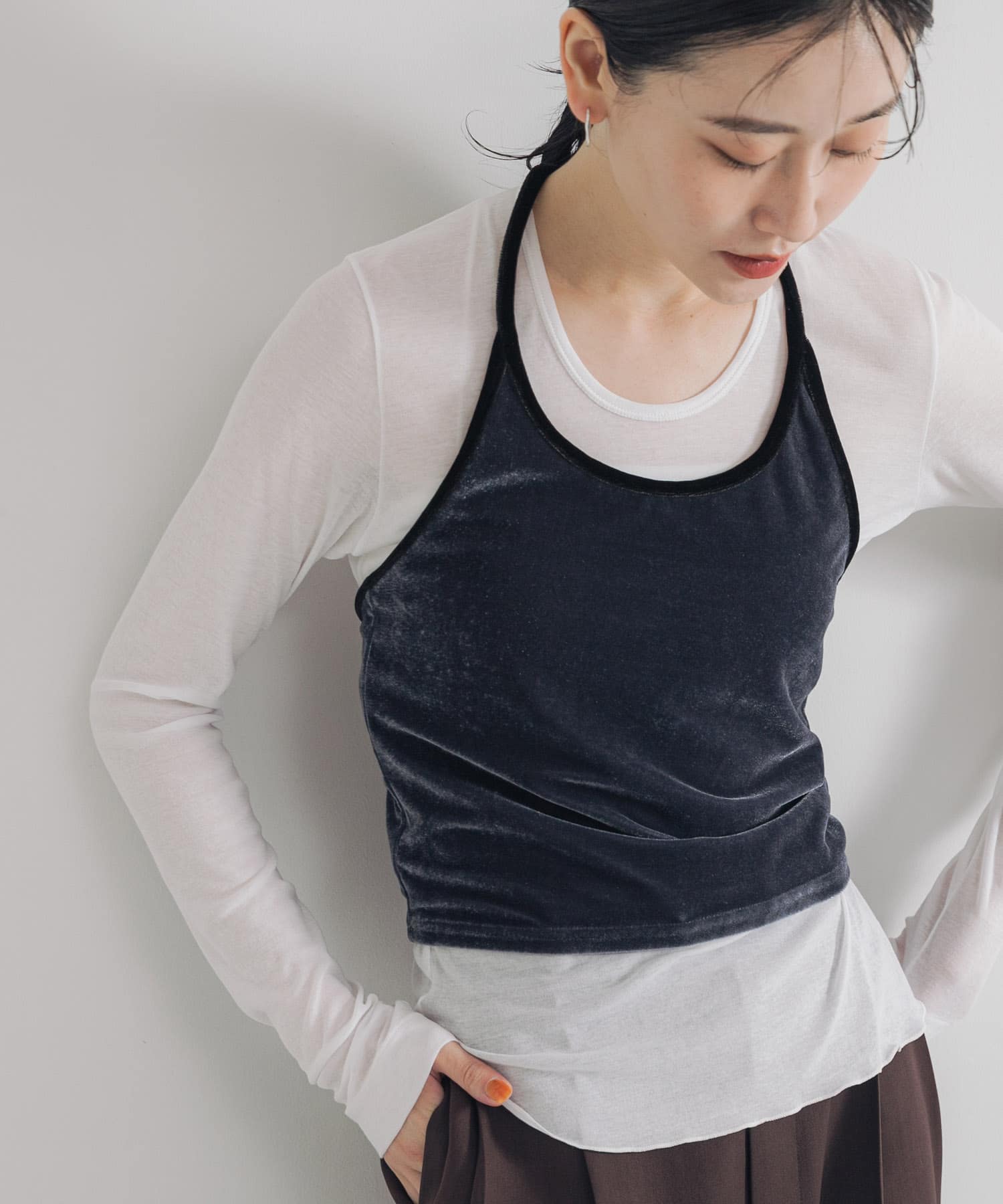 ホルターネックベロアビスチェ