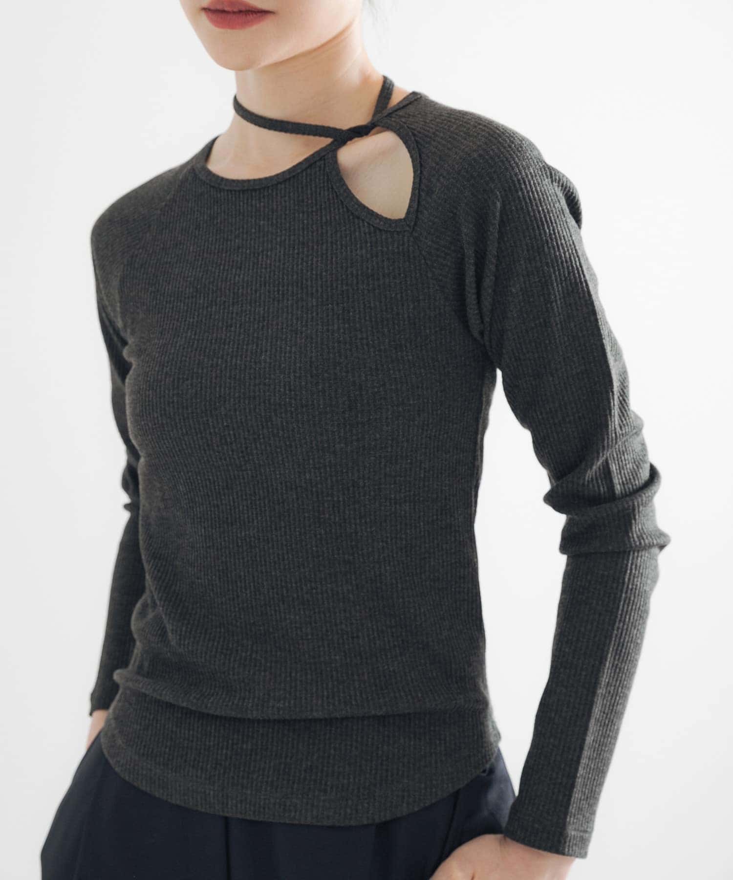 カットアウトリブトップス CHARCOAL FREE