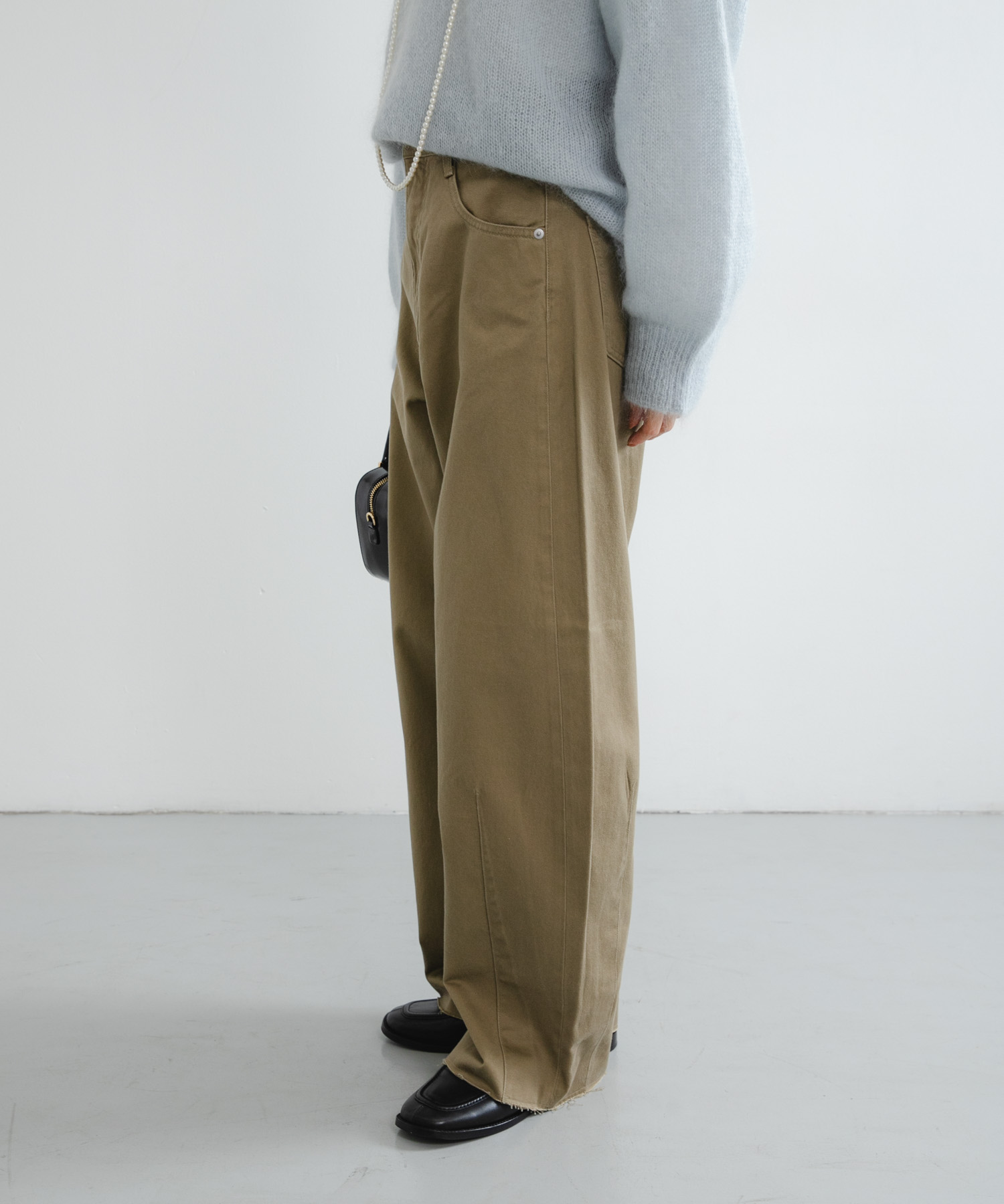 コットンサテンカットオフカーブパンツ(36 BLACK): ボトム｜URBAN