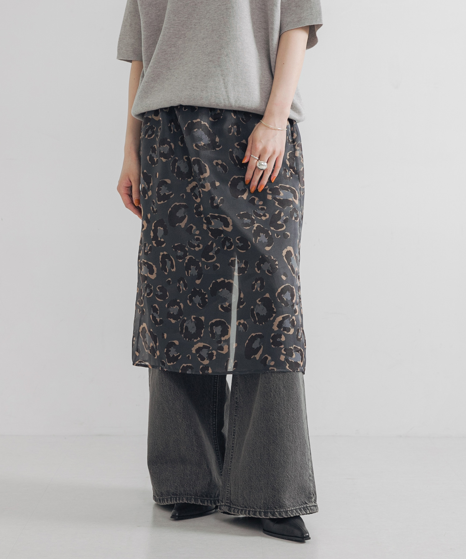 GRAY