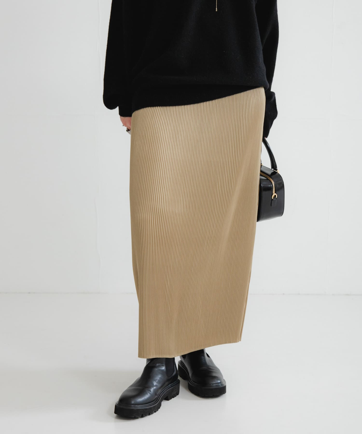 サテンプリーツストレートラインスカート