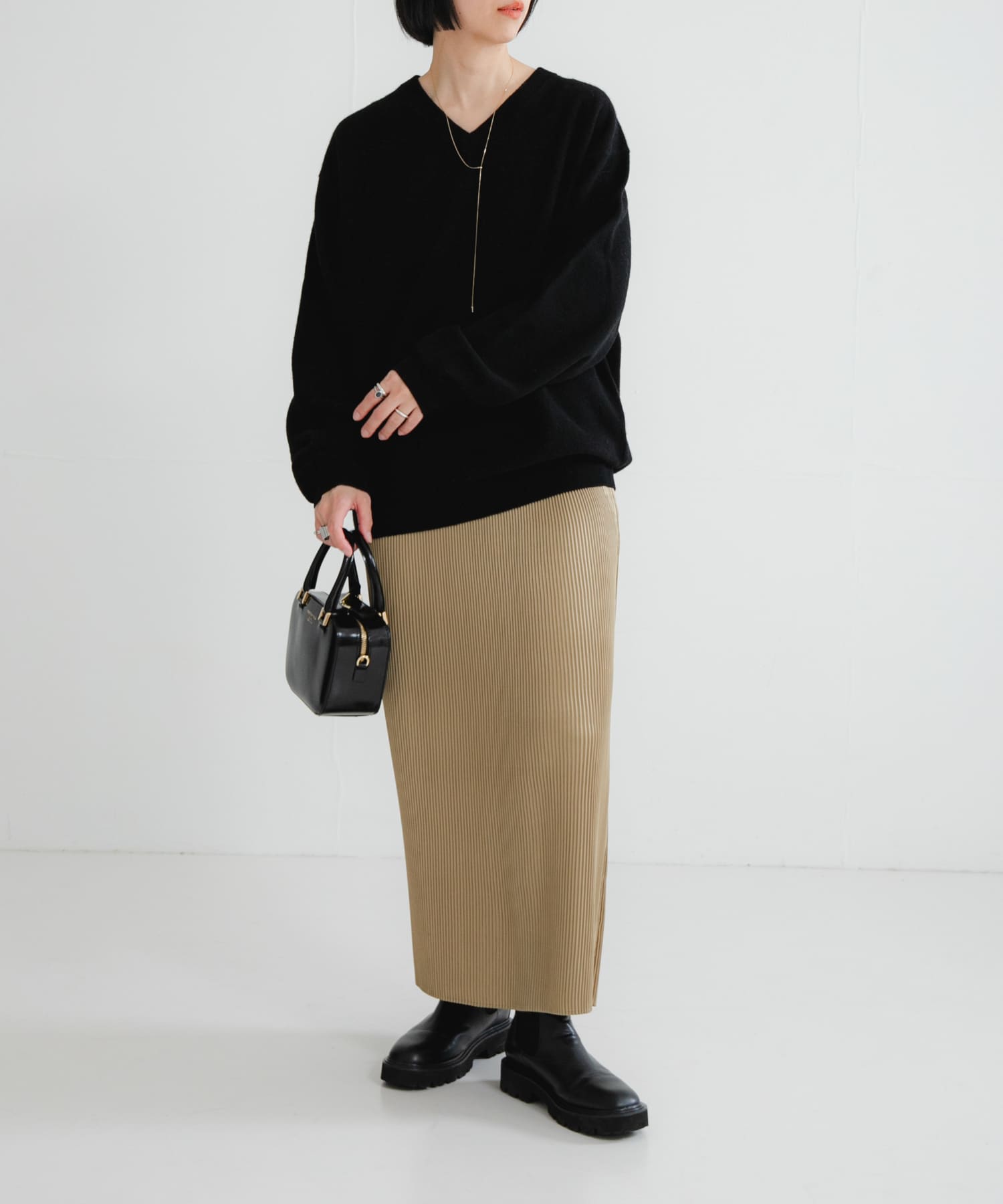 サテンプリーツストレートラインスカート(FREE KHAKI): スカート