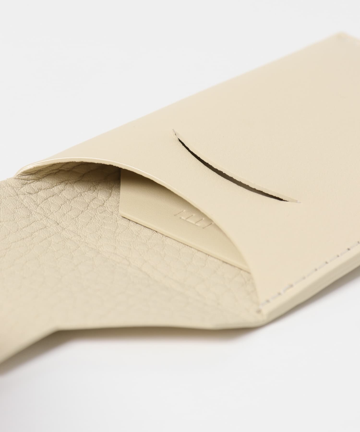 ITTI　CRISTY FUTO CARD CASE ivory -