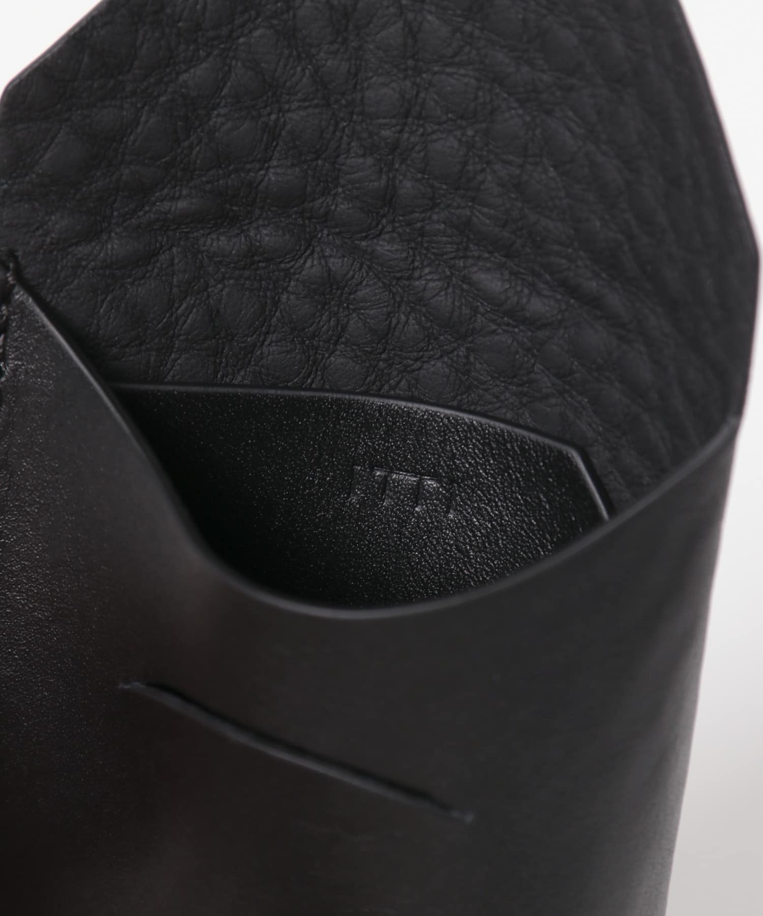 ITTI　CRISTY FUTO CARD CASE black -
