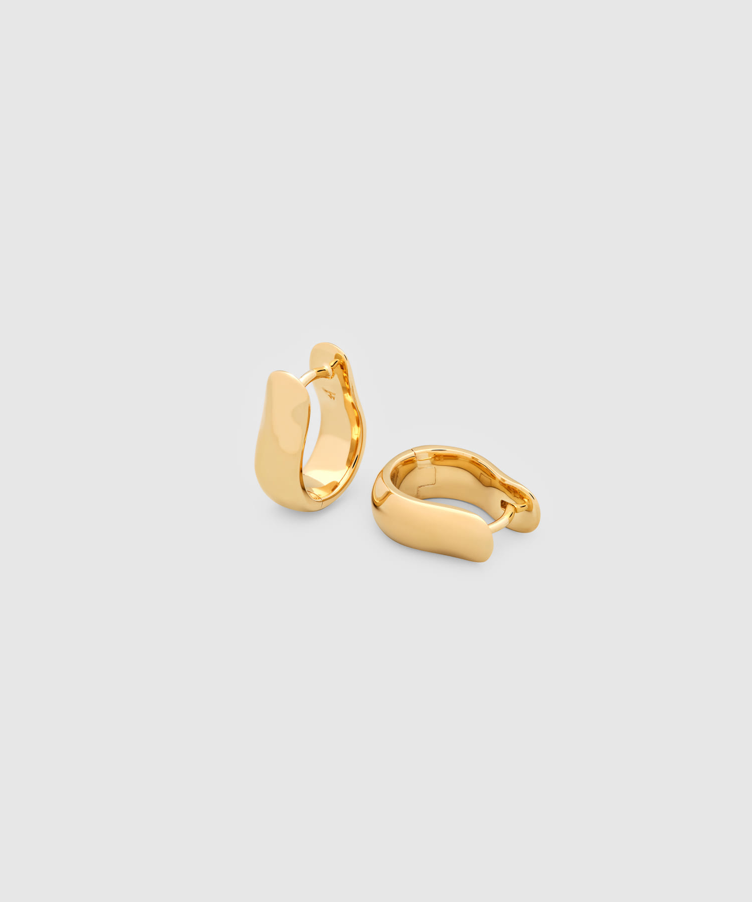 Oyster Hoops Small Gold