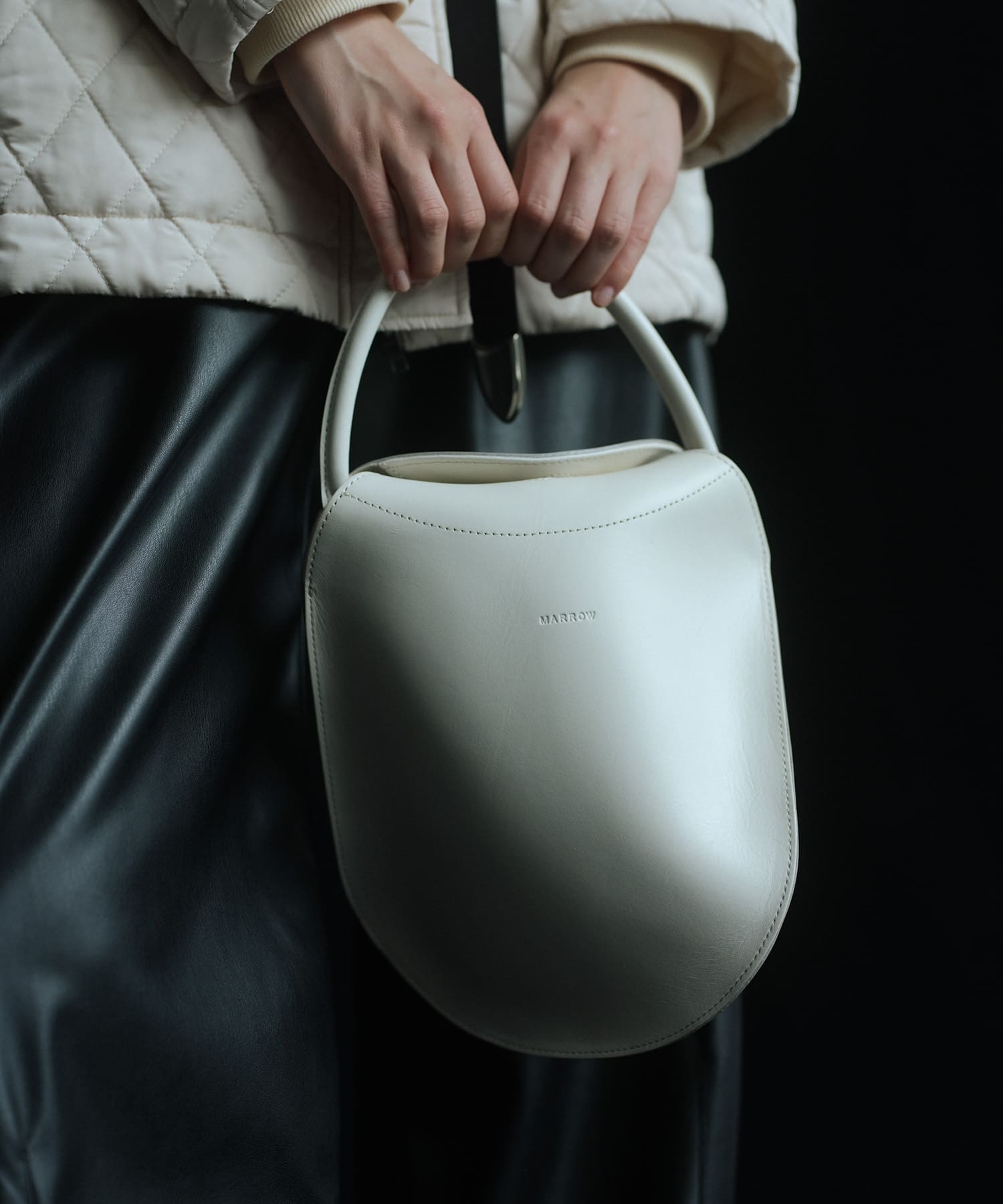 MARROW　TWIST TOTE M WHITE -