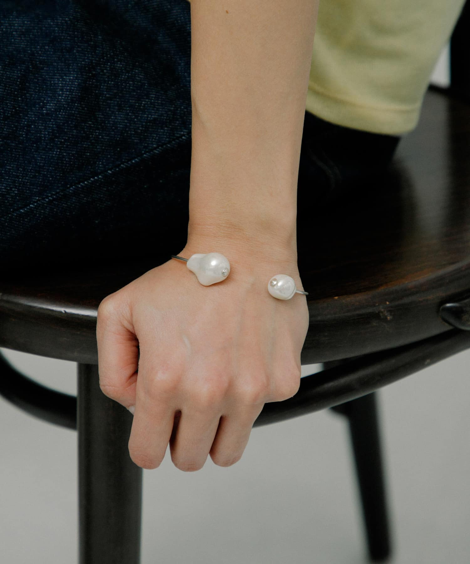 mounir　Shell pearl bangle SILVER -
