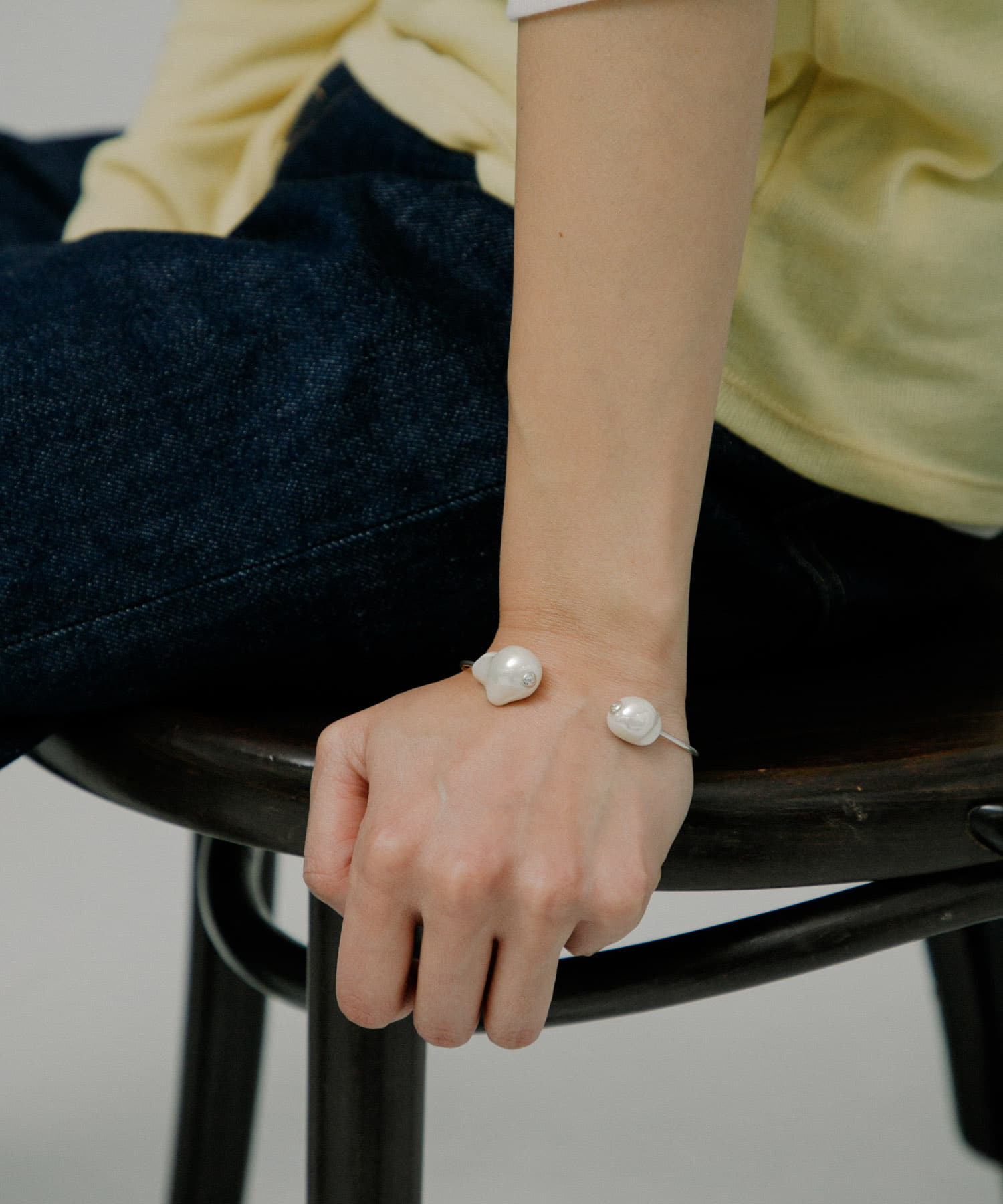 mounir　Shell pearl bangle SILVER -