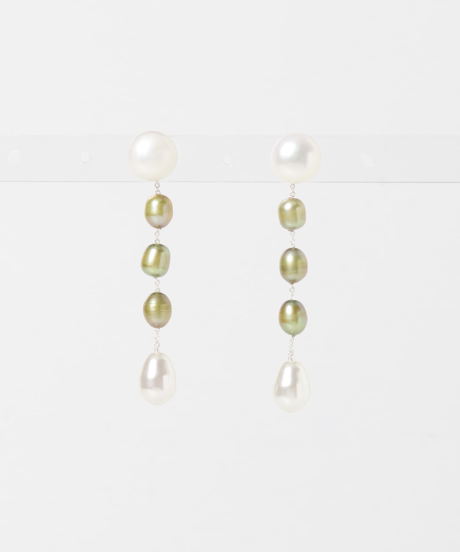 Sophie Buhai　Small Passante Earrings In Pistachio PEARL -
