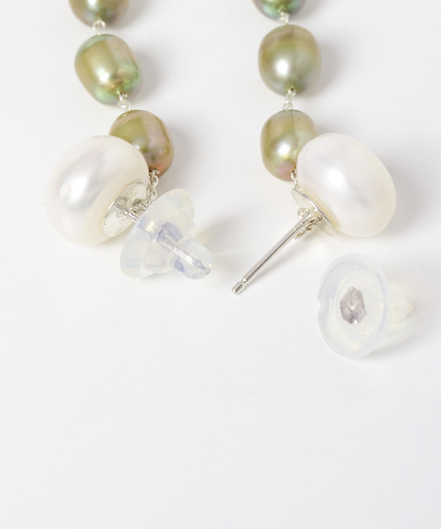 Sophie Buhai　Small Passante Earrings In Pistachio PEARL -