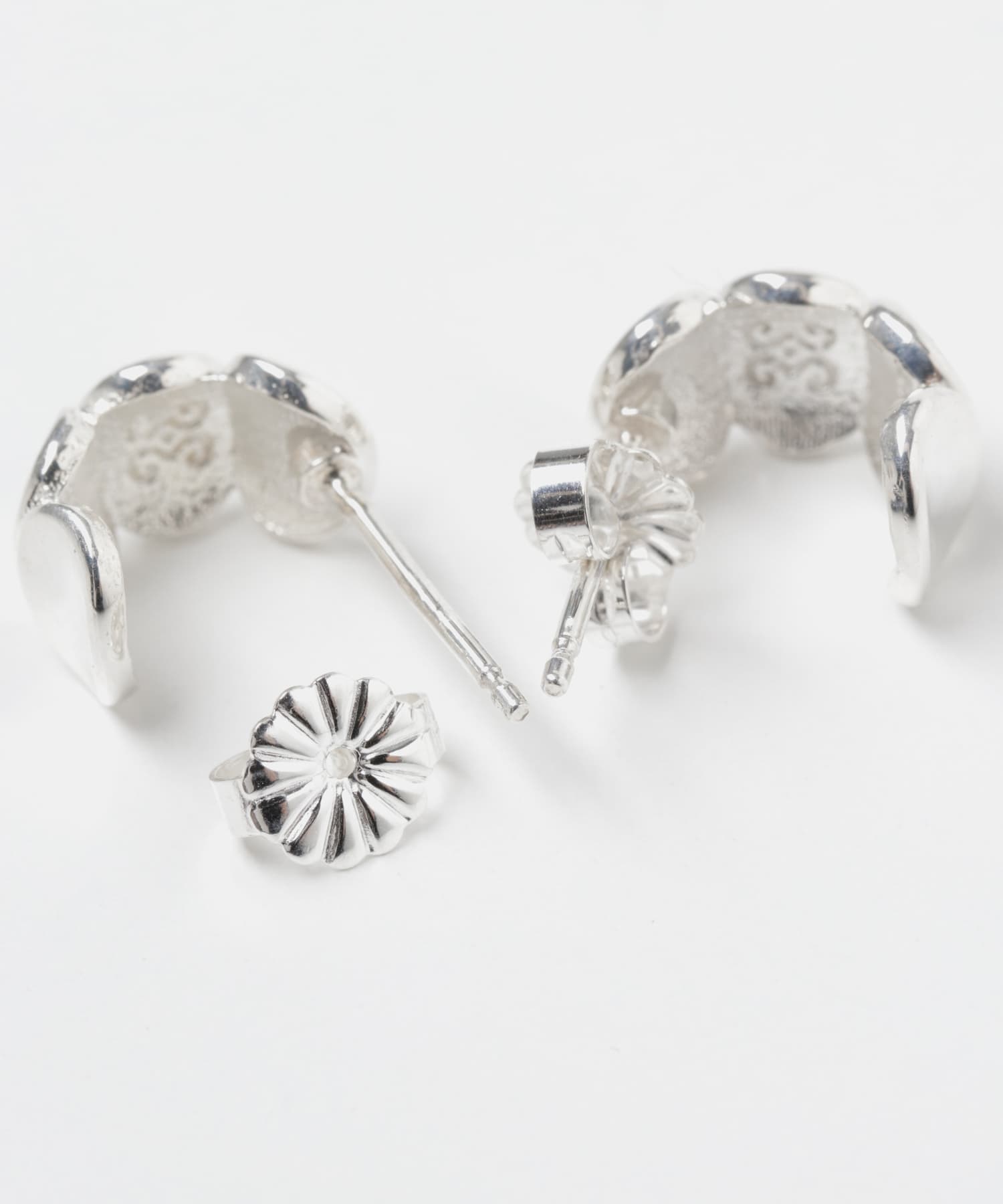 Sapir Bachar MINI MEDALLIONS HOOPS(- Silver): アクセサリー｜URBAN