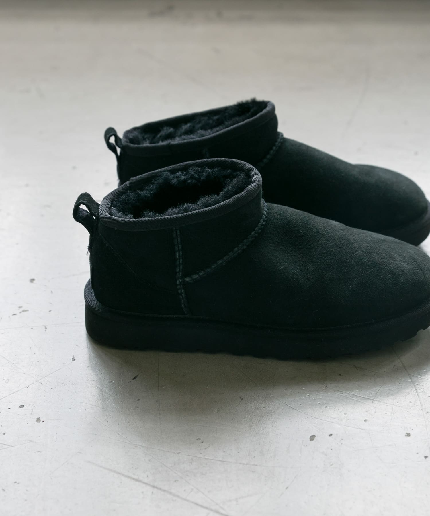 『WEB限定』UGG　CLASSIC ULTRA MINI BLACK 6