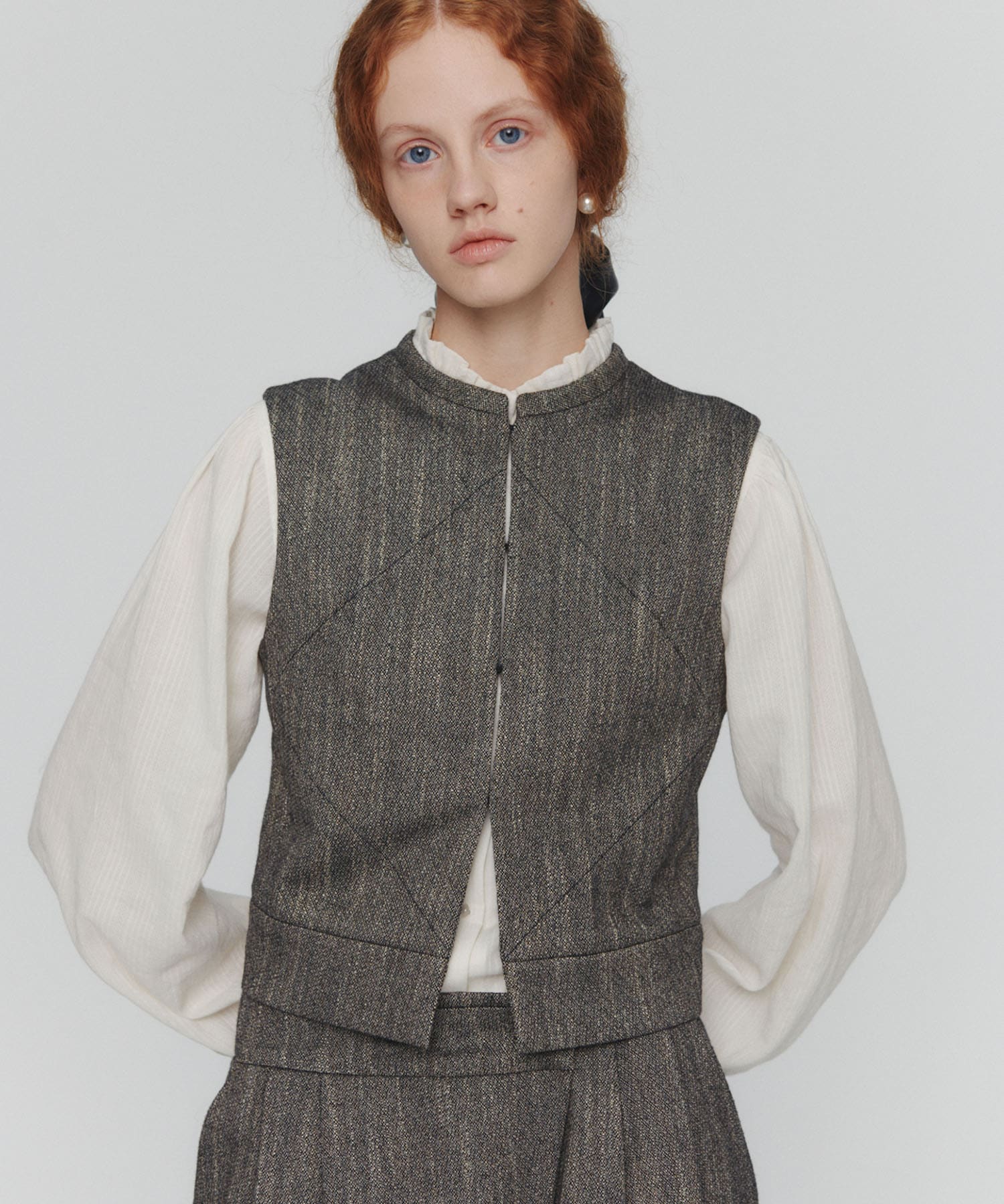 AMOMENTO　WOOL PANELED VEST