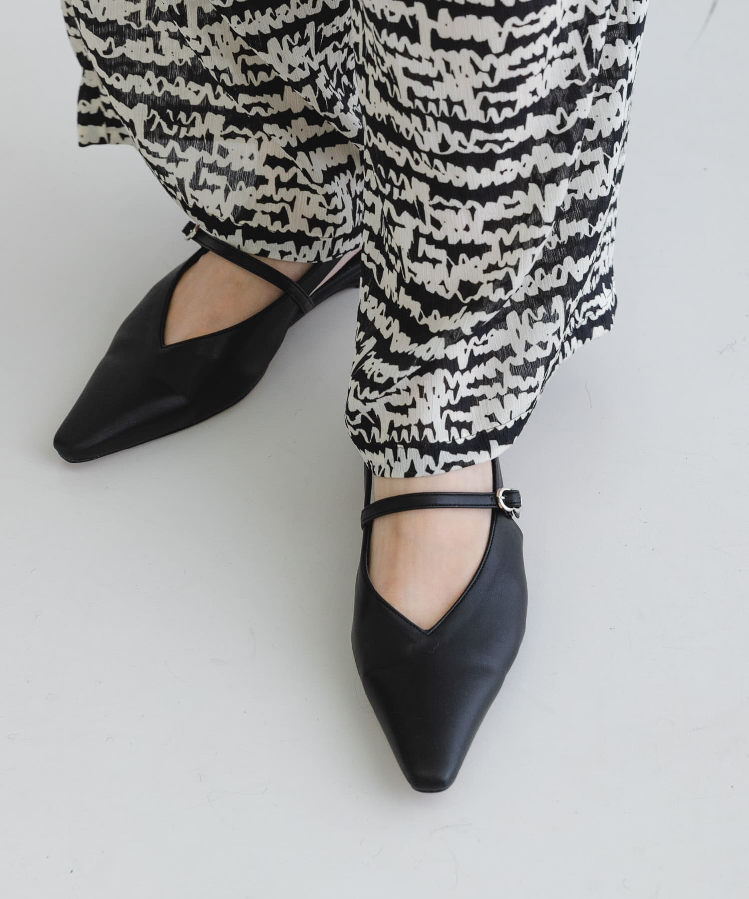 『別注』 MILLIWM×URBANR　Vカットスリングバッグパンプス ブラック 36