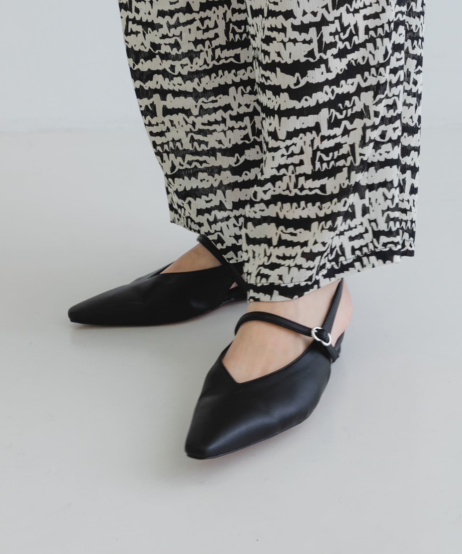 『別注』 MILLIWM×URBANR　Vカットスリングバッグパンプス ブラック 36