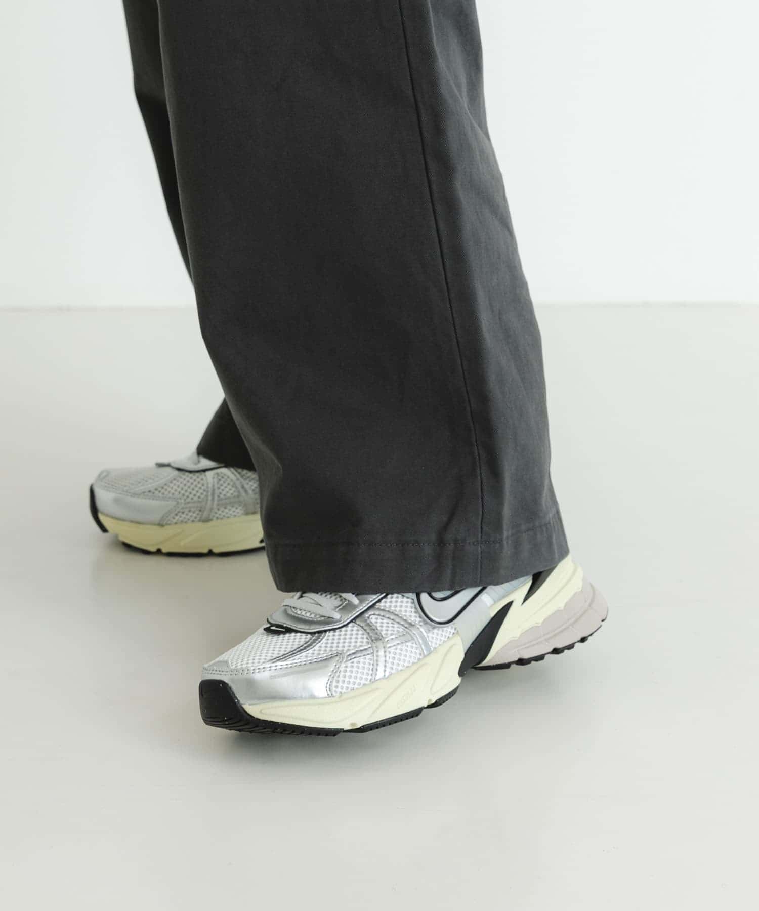 NIKE　V2Kラン ホワイト/シルバー 23