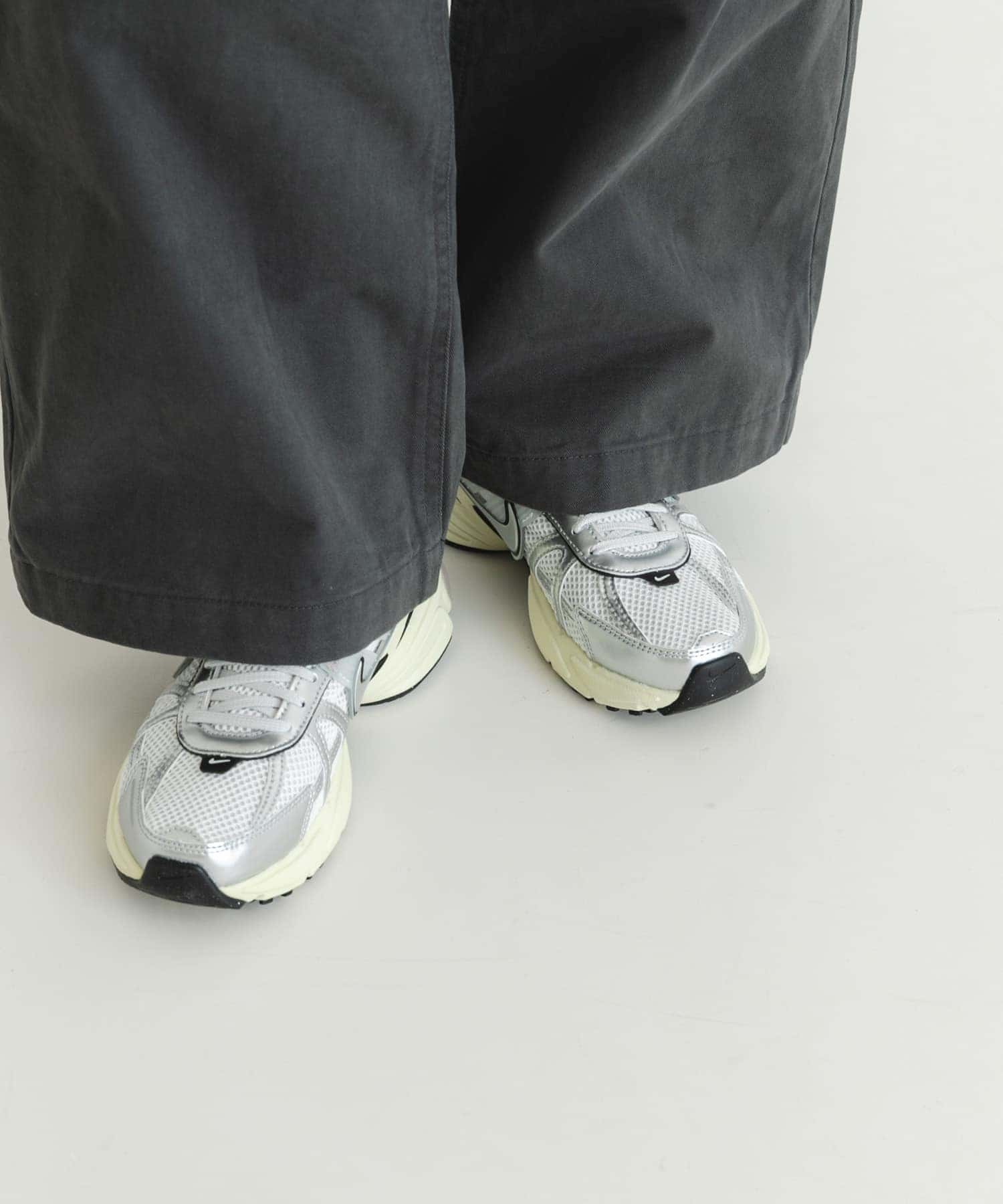NIKE　V2Kラン ホワイト/シルバー 23