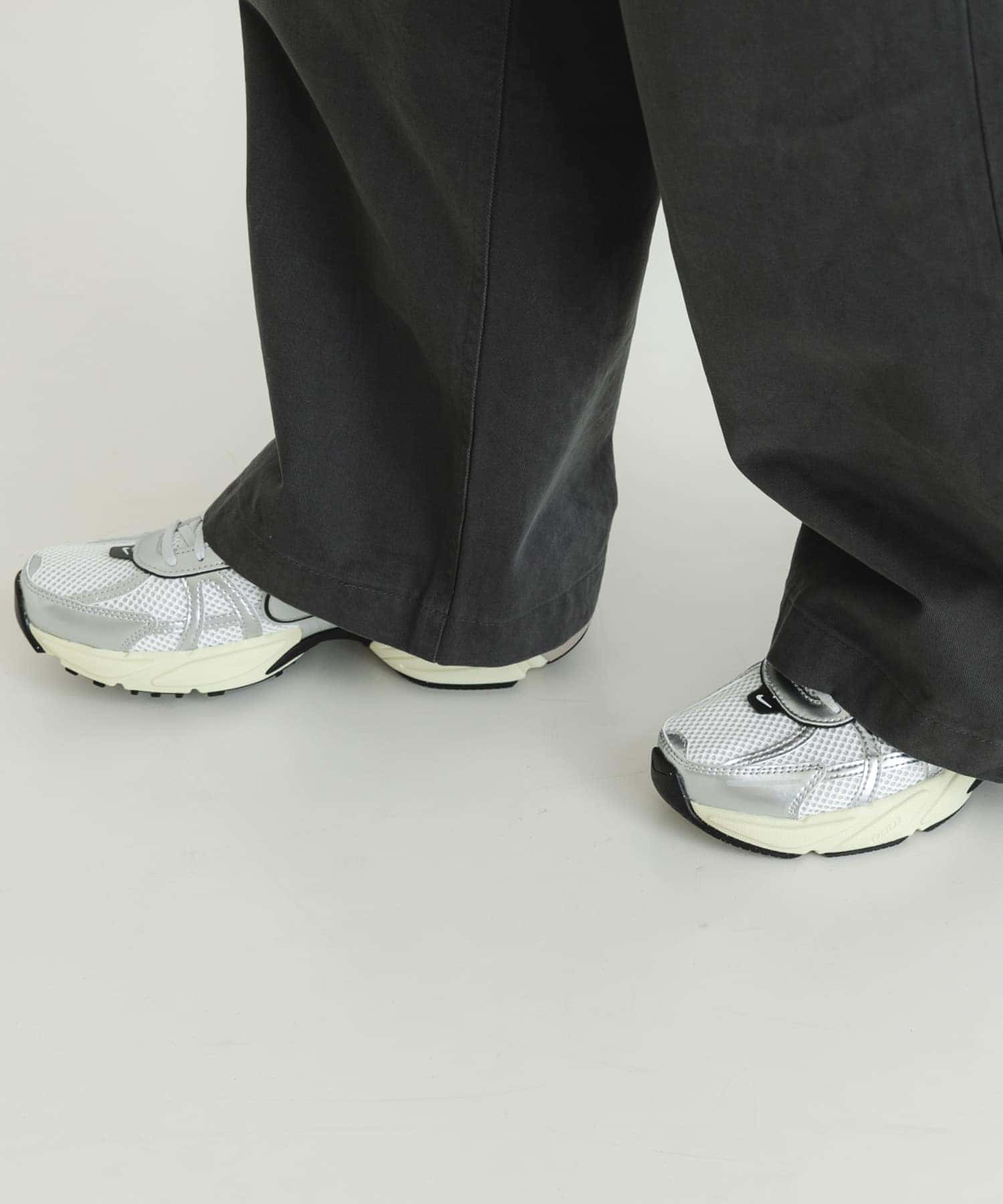 NIKE　V2Kラン ホワイト/シルバー 23