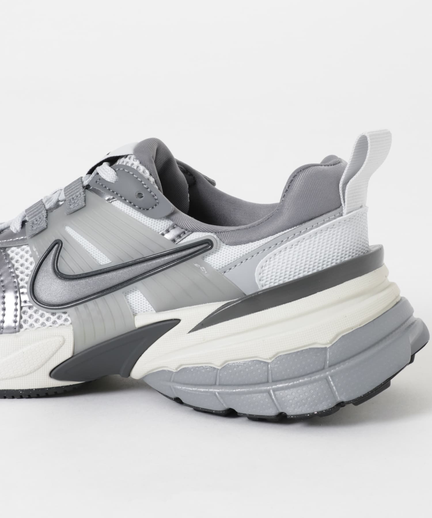 NIKE　V2Kラン ピュア メタリック 23.5