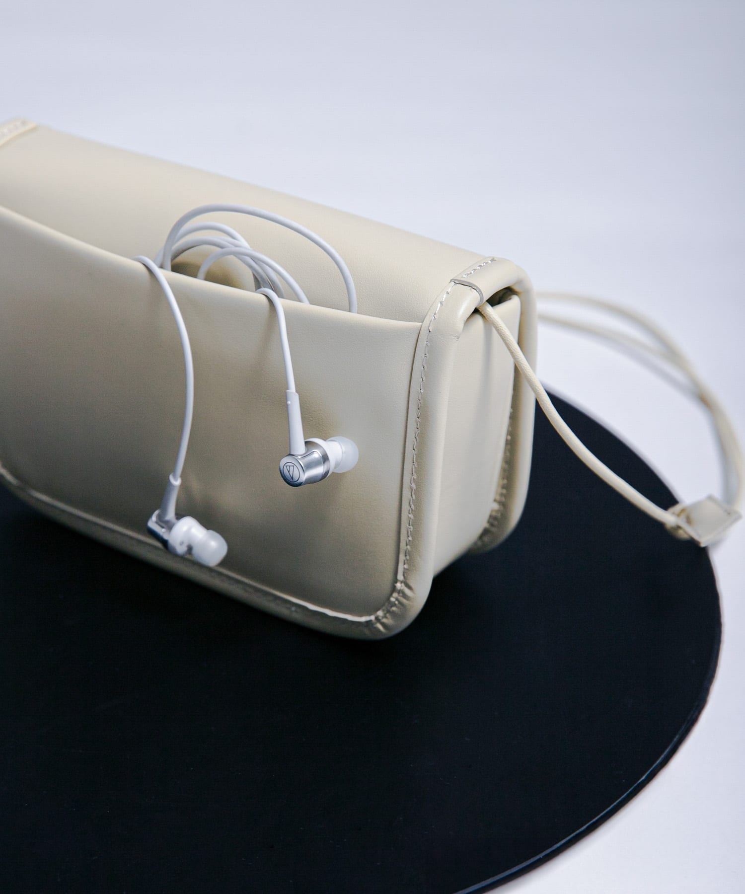 『別注』ITTI×URBAN RESEARCH　MICHELLE ERRAND POUCH ivory FREE
