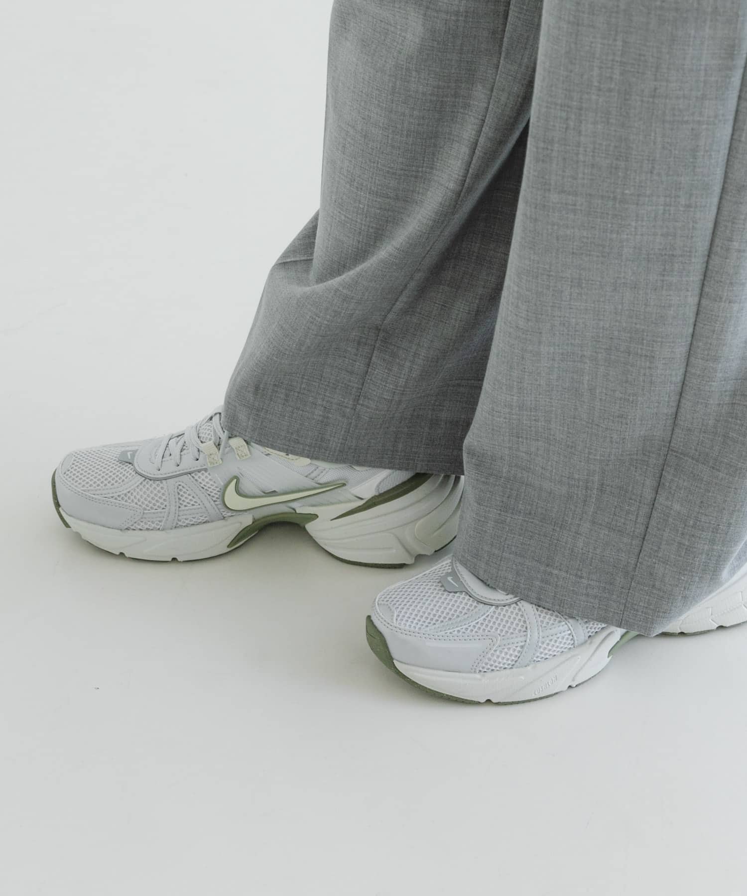 NIKE　V2Kラン PHTN/LT SL 23.5