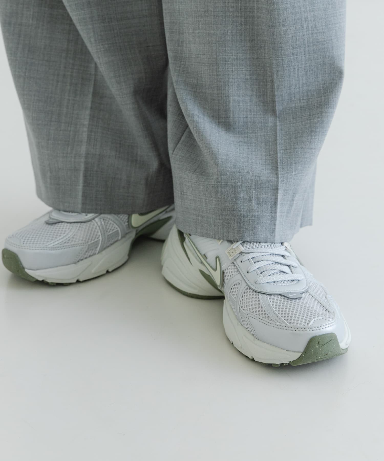 NIKE　V2Kラン PHTN/LT SL 23.5