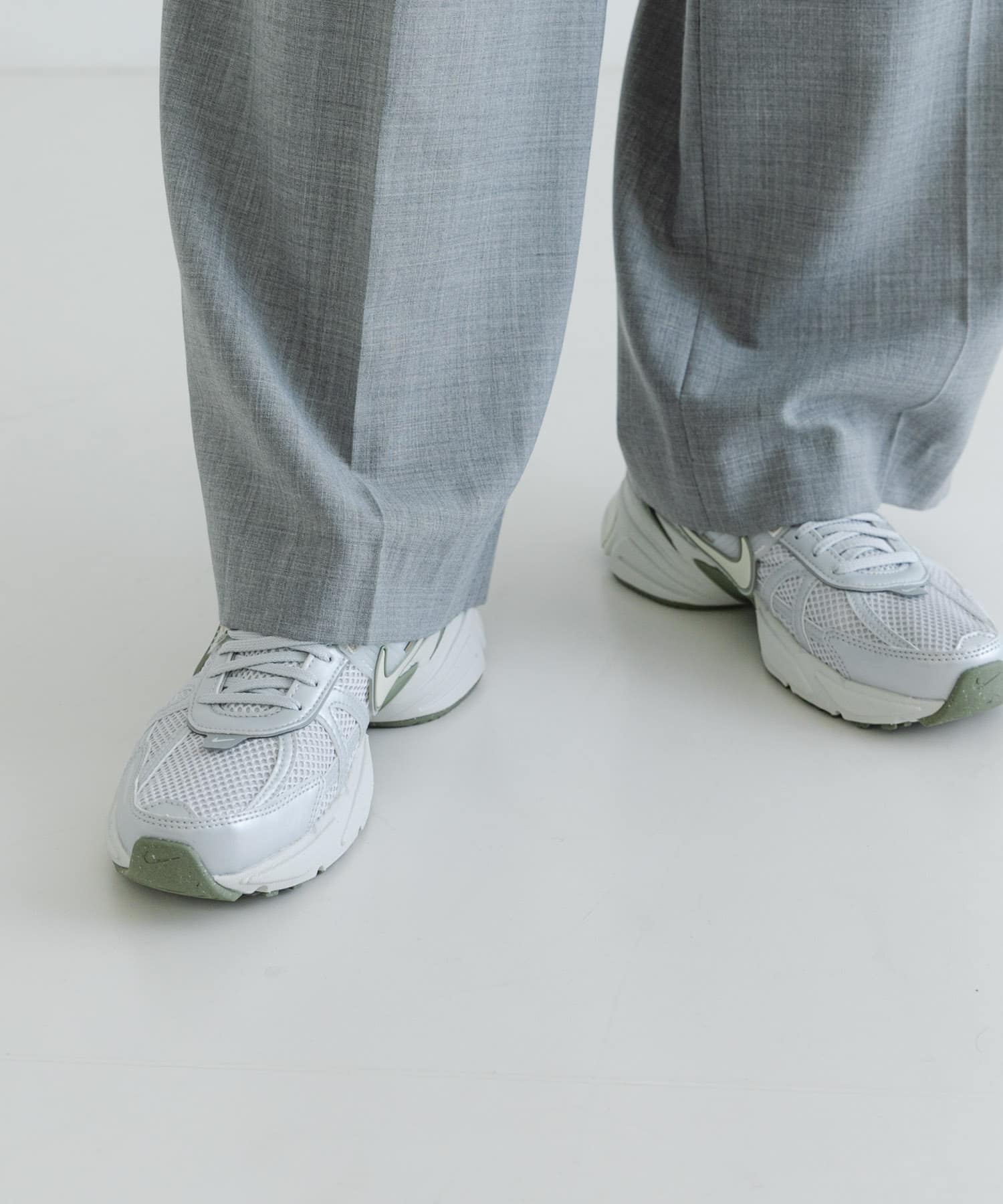 NIKE　V2Kラン PHTN/LT SL 23.5