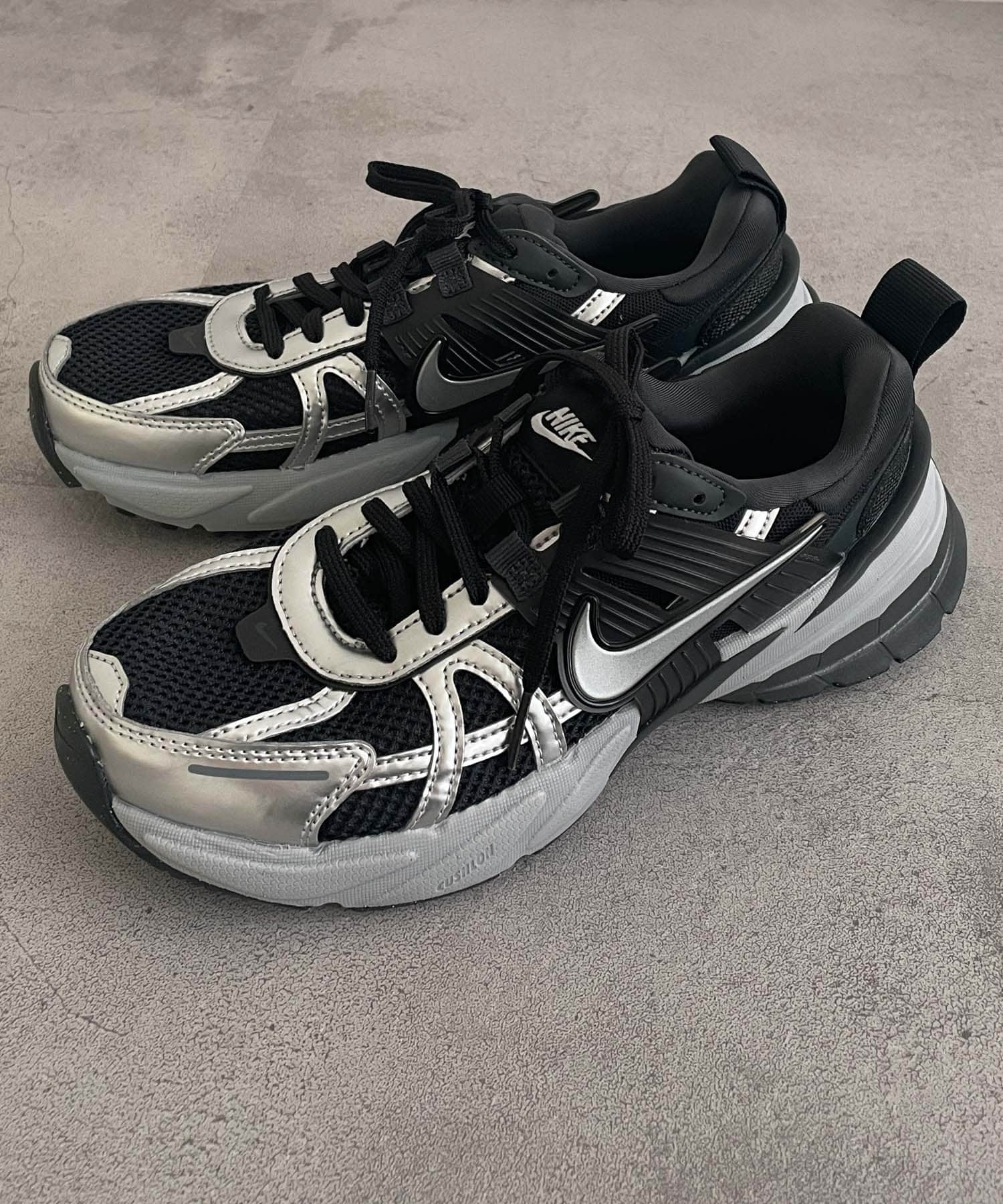 NIKE V2Kラン(23.5 BK/MTLC SL): シューズ｜URBAN RESEARCH公式