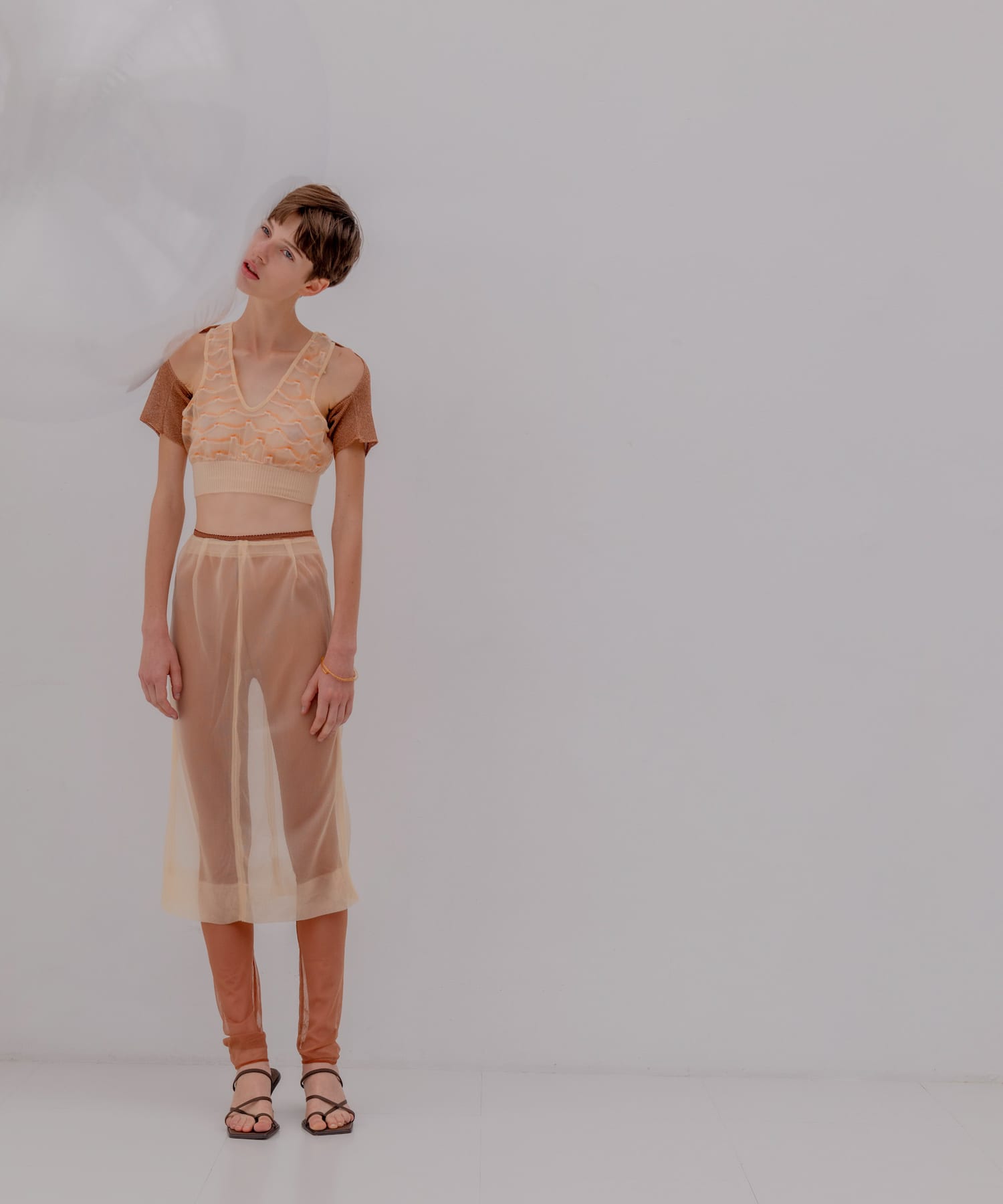 TAN JACQUARD V-NECK SHEER TOPS(FREE CREAM): トップス｜URBAN