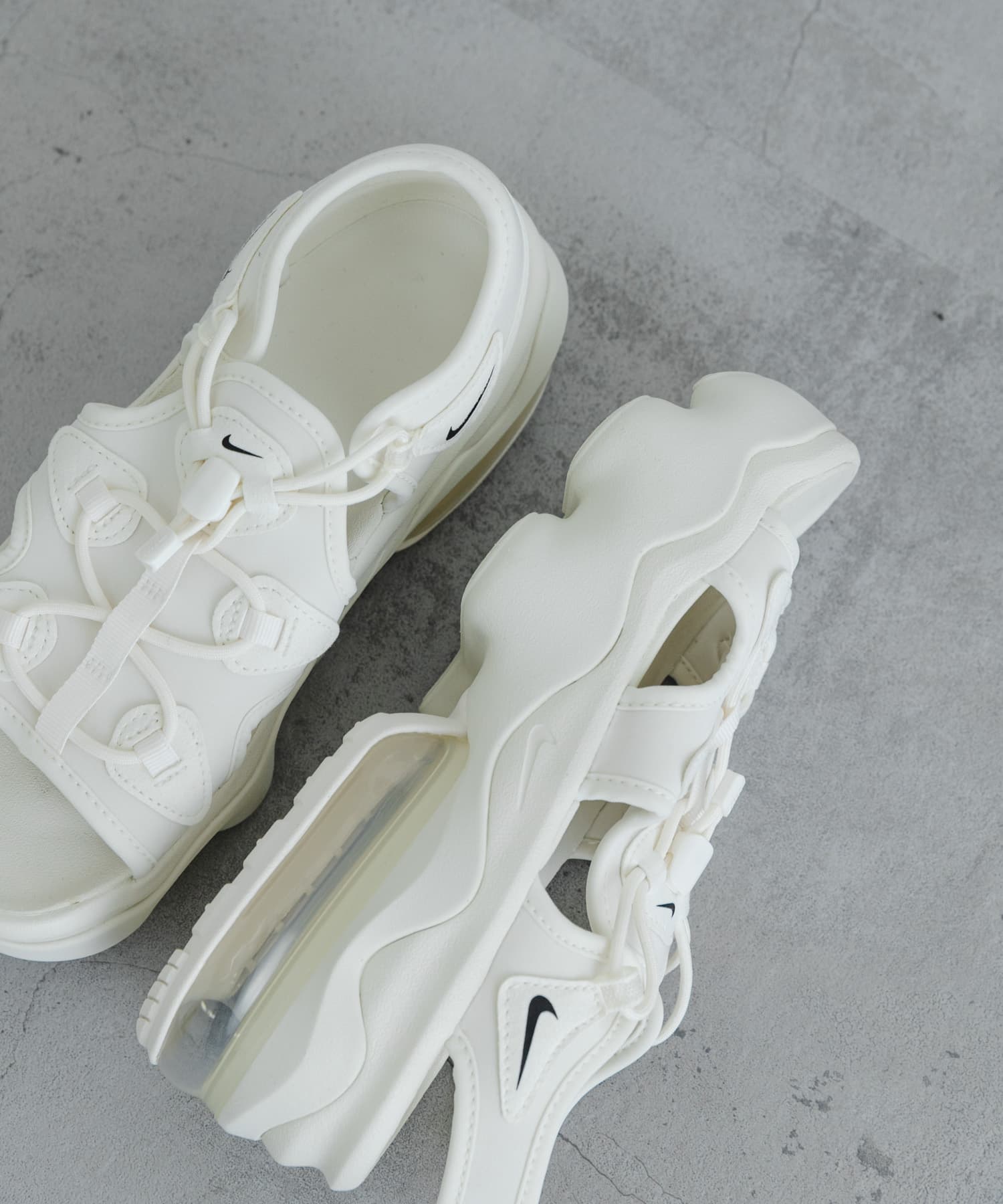 NIKE　エアマックスココサンダル