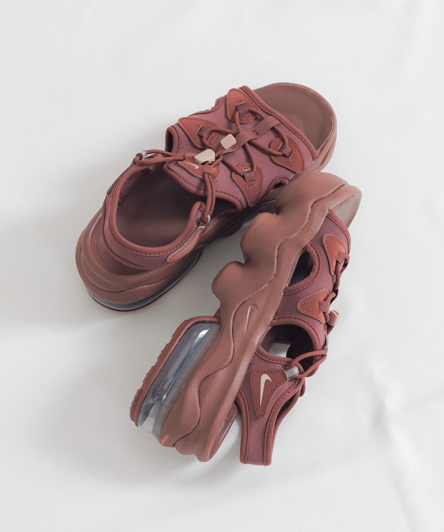 NIKE　エアマックスココサンダル RED SEPIA 23