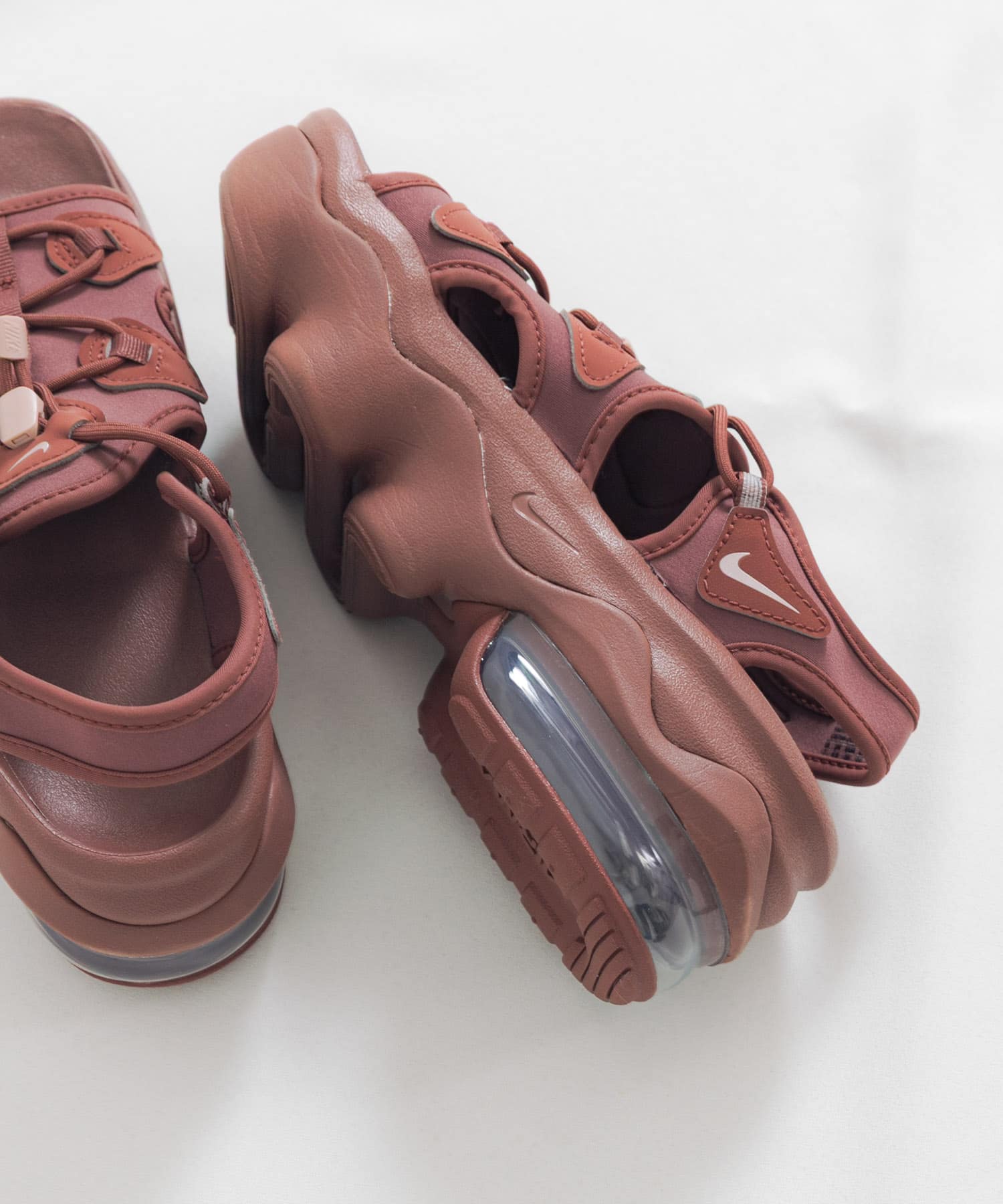 NIKE　エアマックスココサンダル RED SEPIA 23