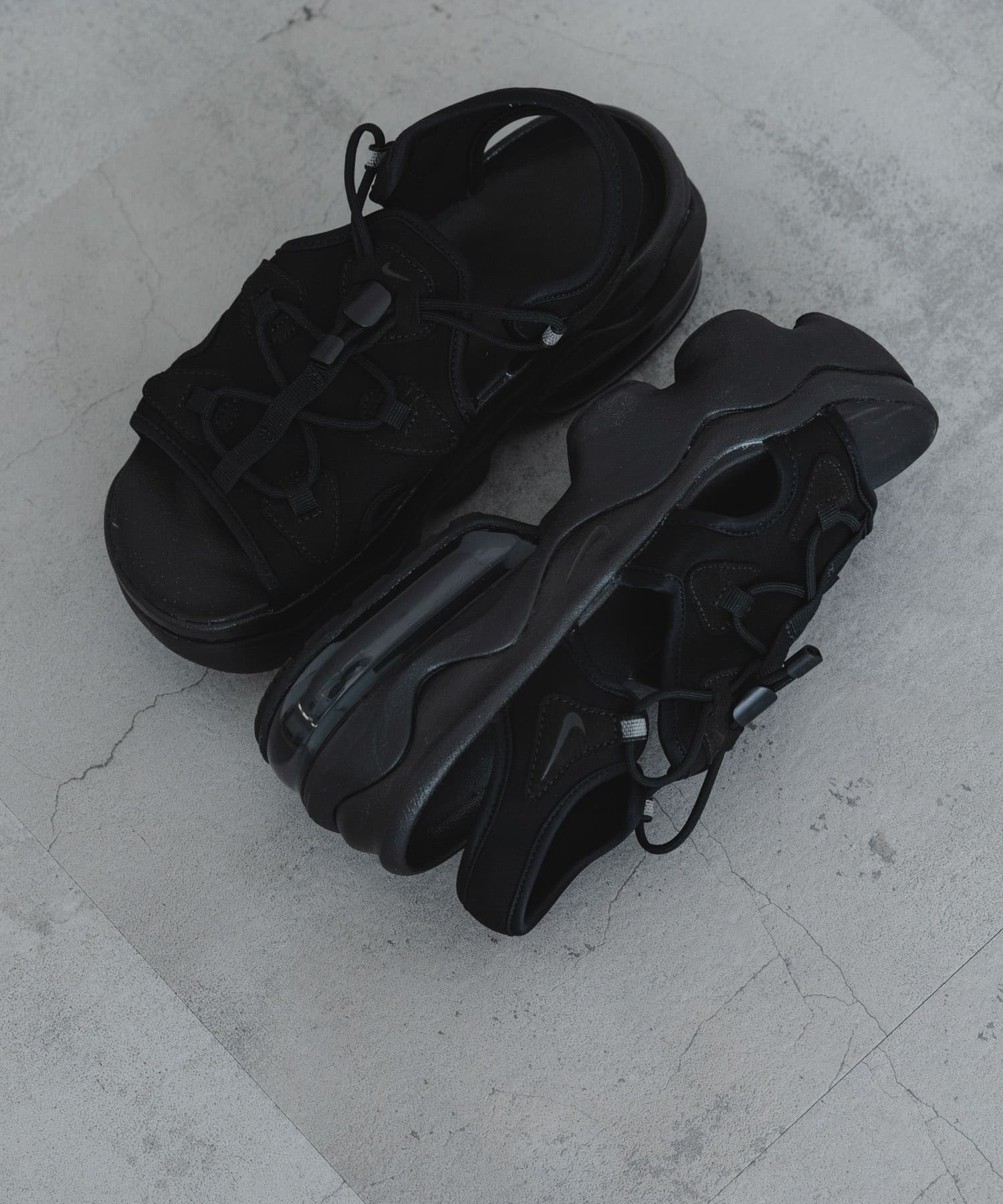 NIKE　エアマックスココサンダル