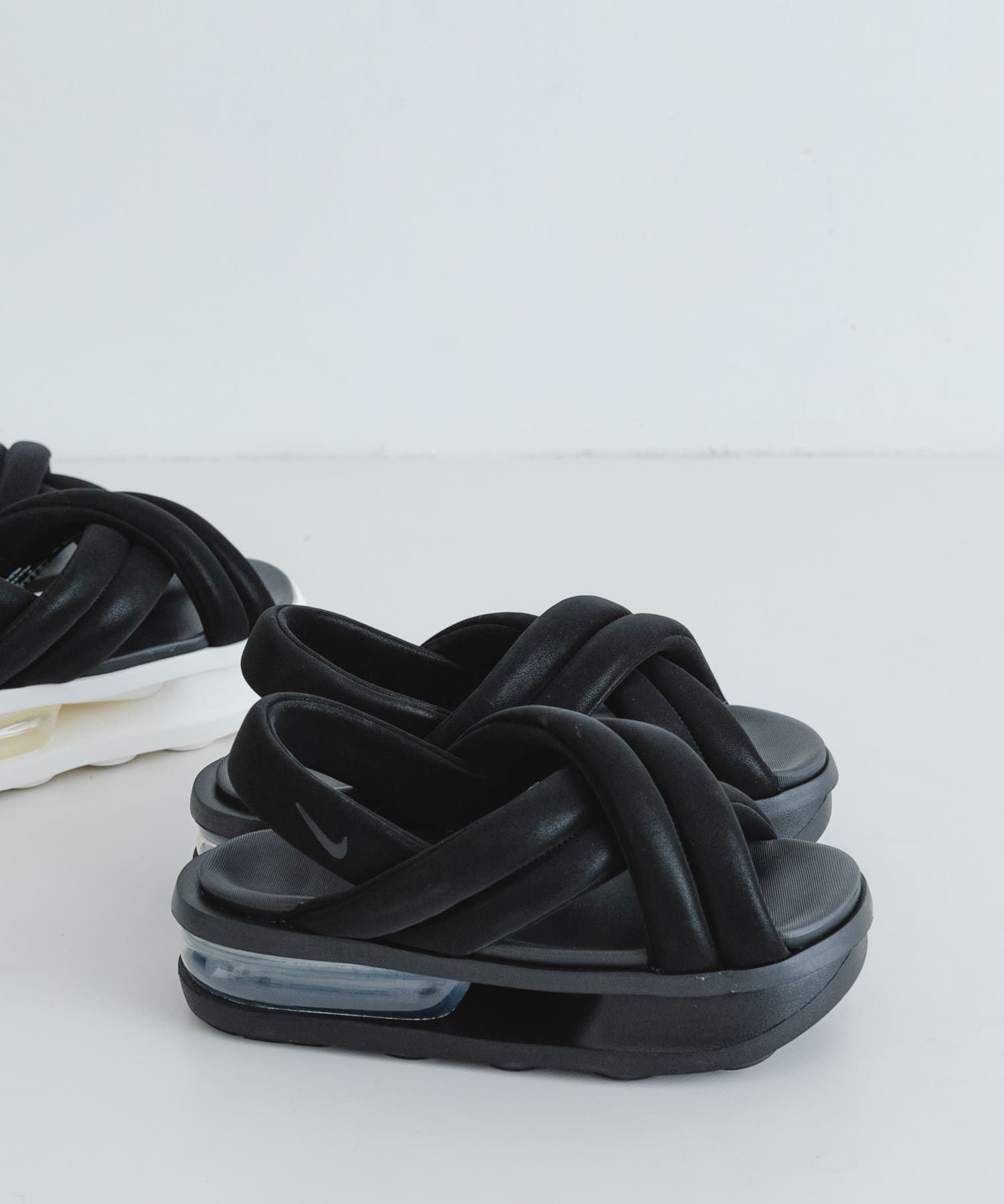 NIKE　エアマックスアイラサンダル ブラック 23